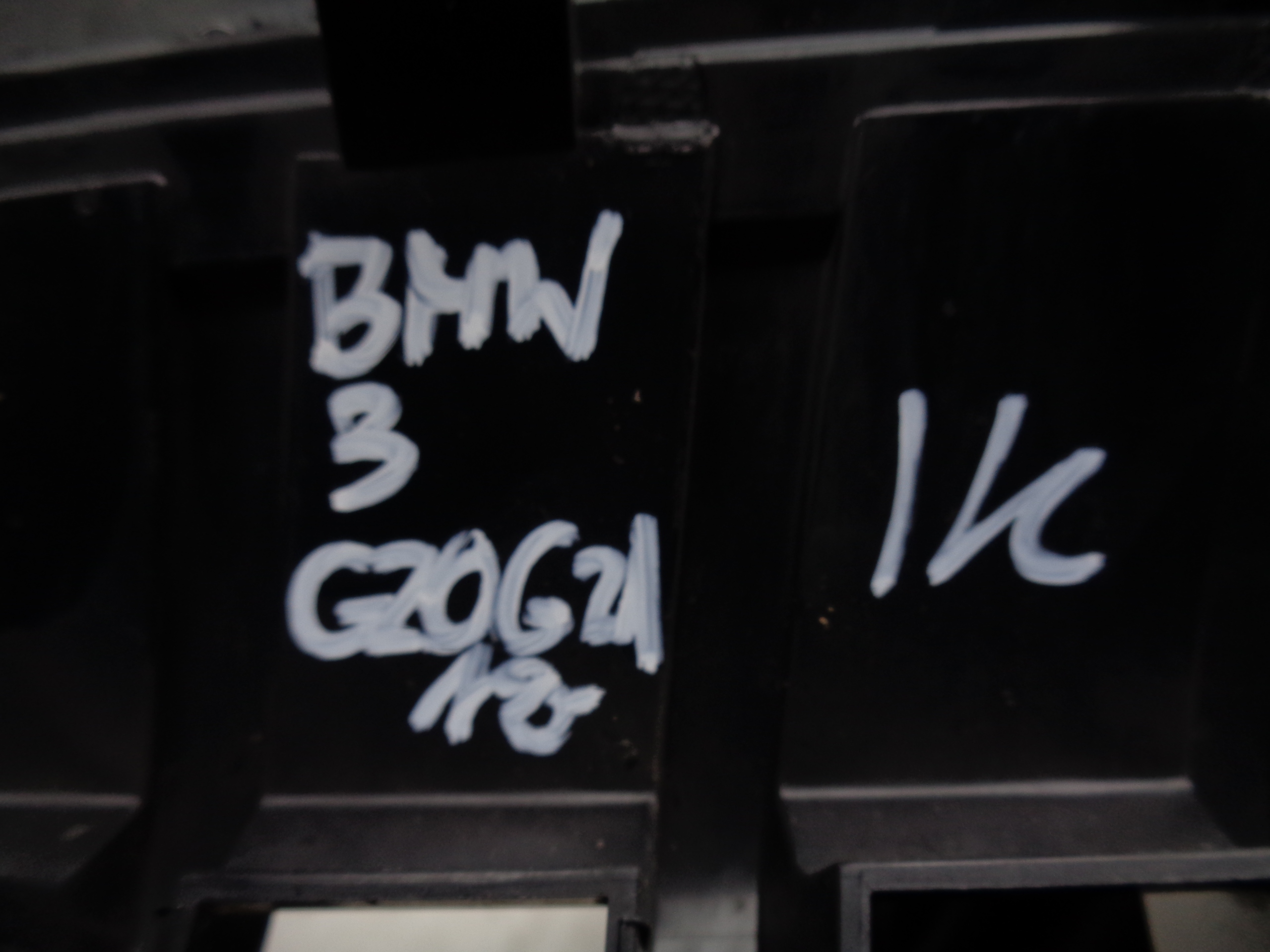 MASKA BMW 3 G20 G21 18- ISPOD KAMERE