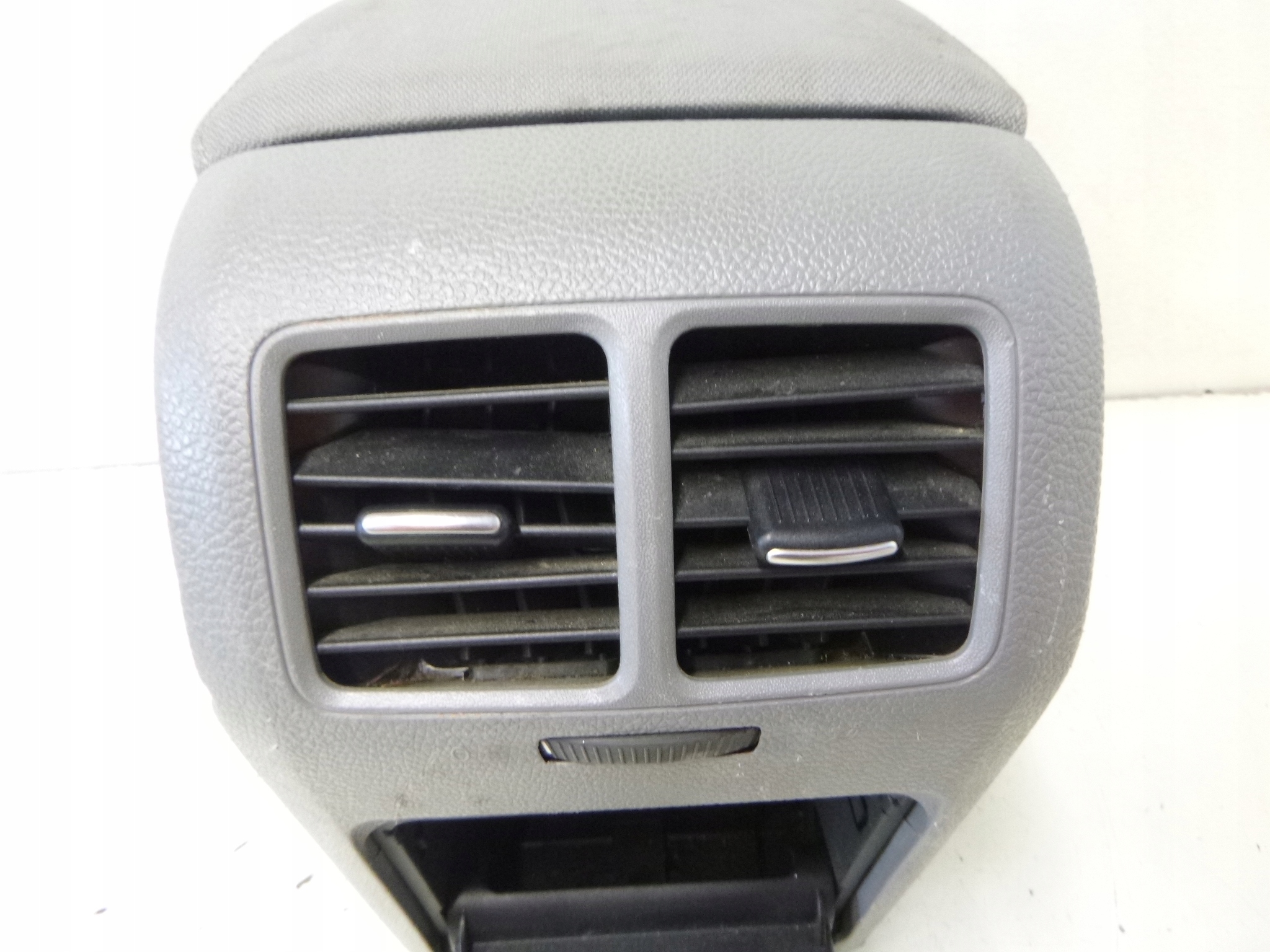 подлокотник vw volkswagen Golf V 3D 04r.