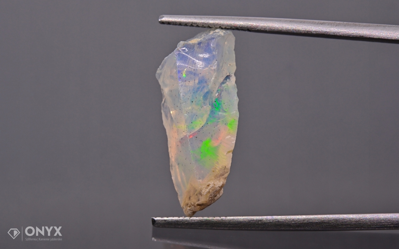 Opal z Etiopie hrudka 19x7 mm
