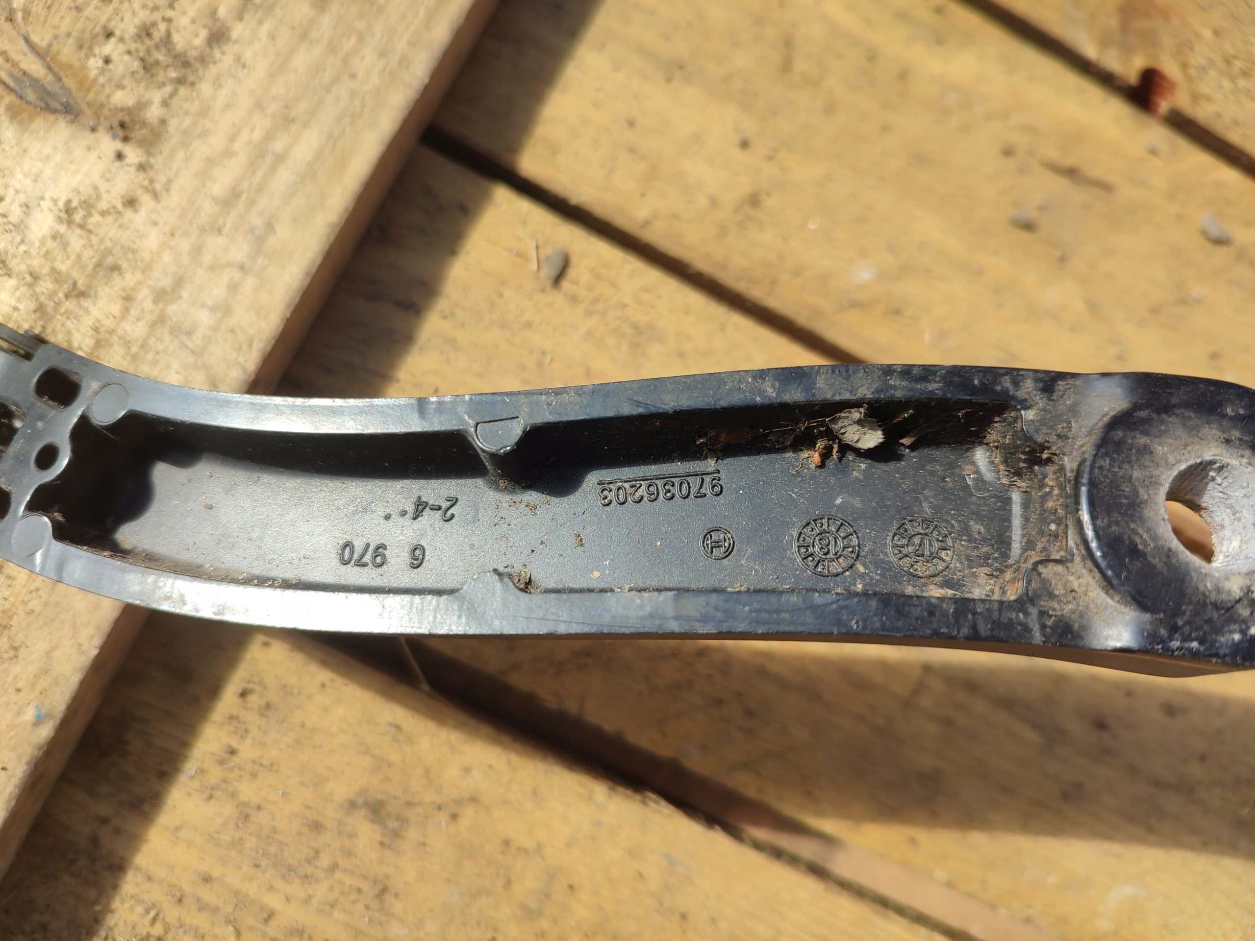 wiper arm BOSCH 97036203
