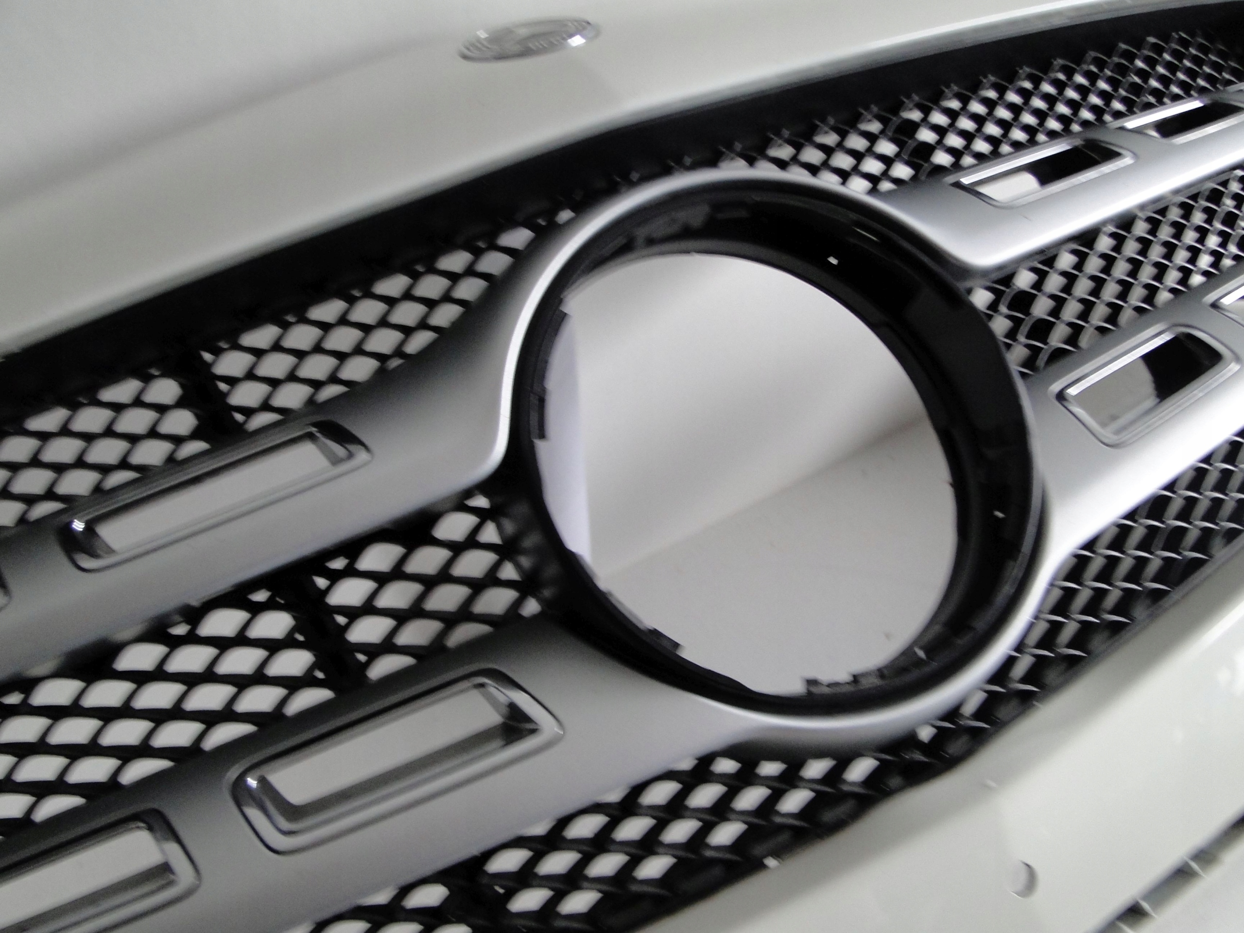 MERCEDES GLA X156 156 GRILL ATRAPA BEZ KAMERY Kolor czarny