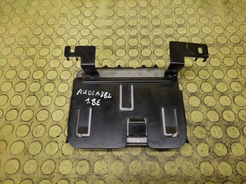 AUDI A3 8L 1.8 control unit of the engine 0261204675