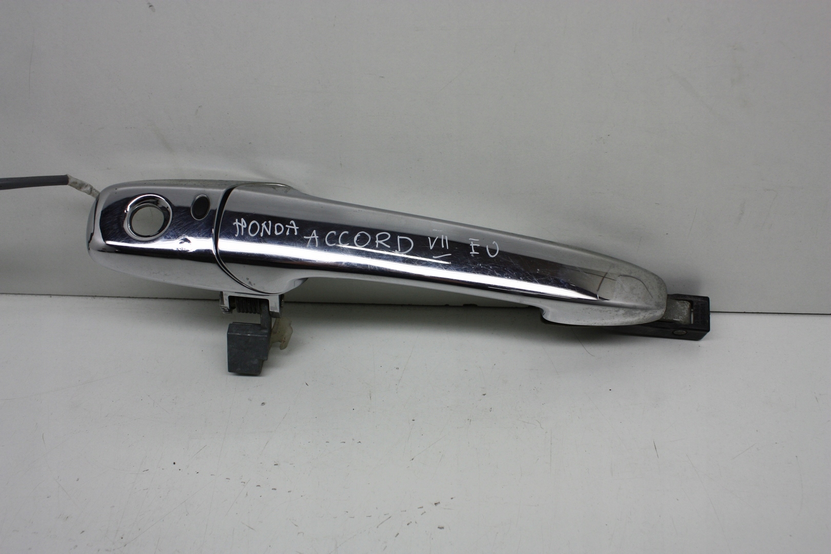 KLAMKA DRZWI LEWY PRZOD HONDA ACCORD VII EUROPA Installation side Left front