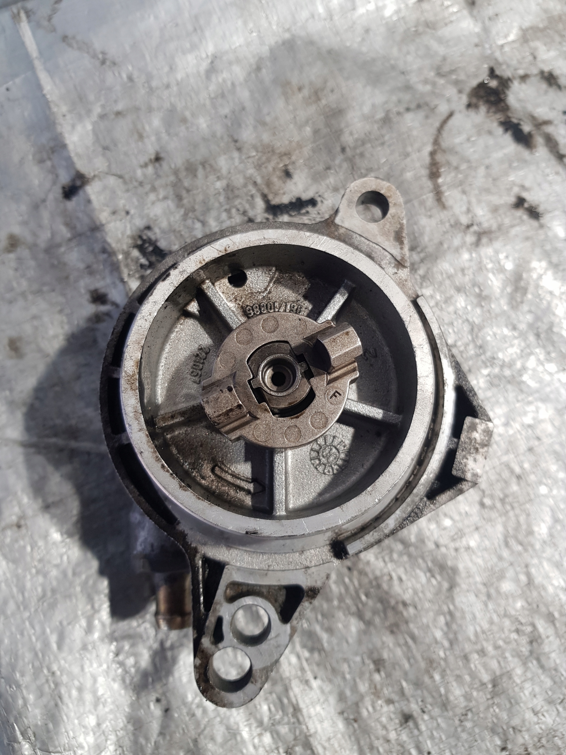 Pompa VACUM BMW E46 FL 2.0 D 961/10885