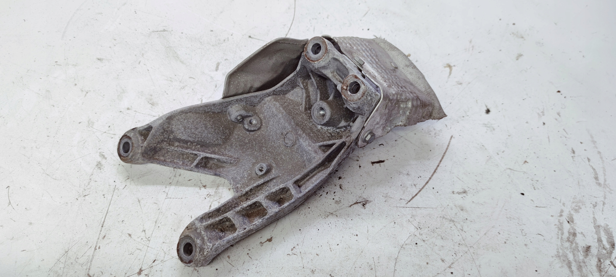 ŁAPA SILNIKA AUDI A4 B8 A5 A6 2.0 TDI 4G0199308AA