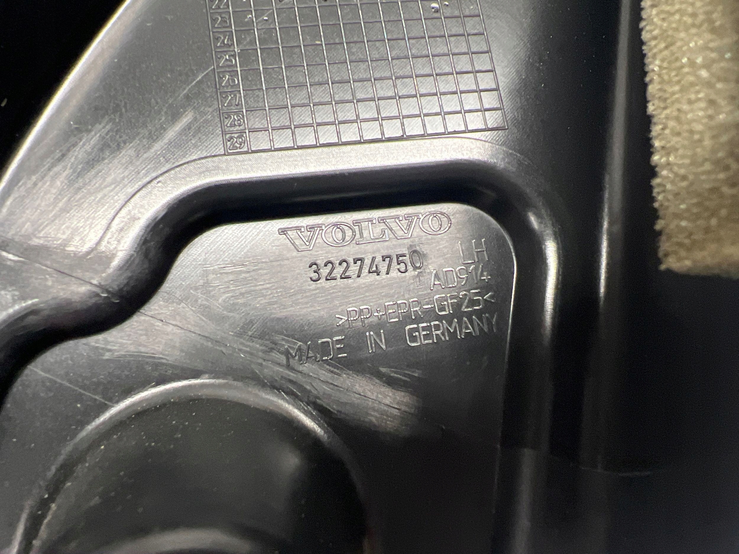 2023 volvo C40 элемент Двери 32274750