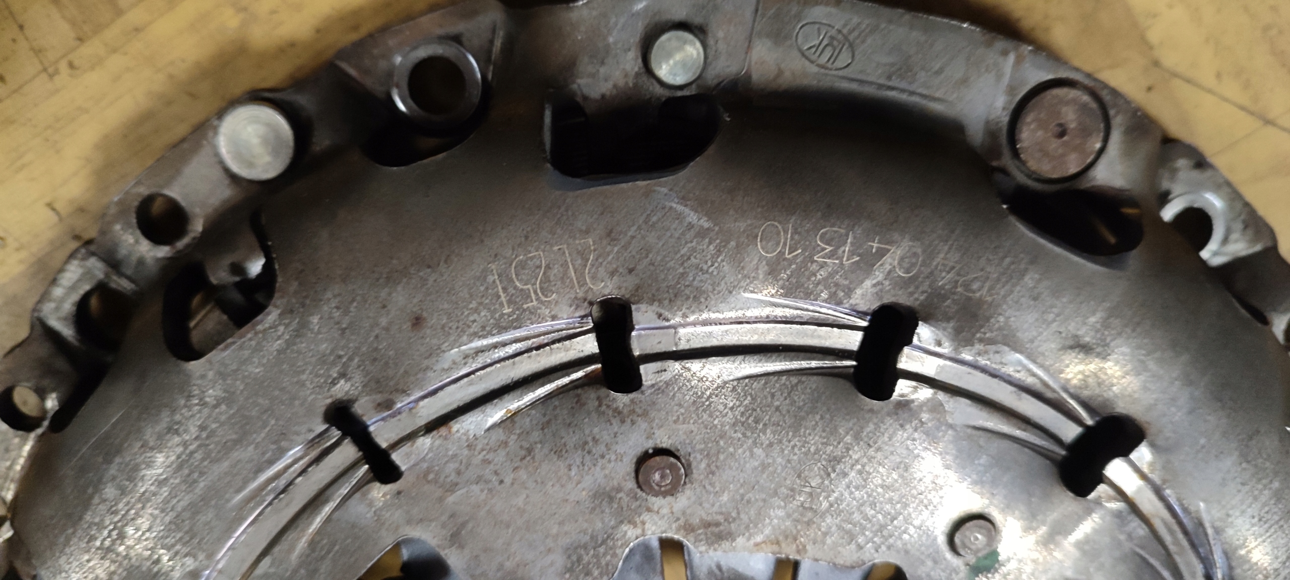 kvačilo zamajac BMW E81 E84 E87 E90 E91 E60 E61 2.0D N47 415055210