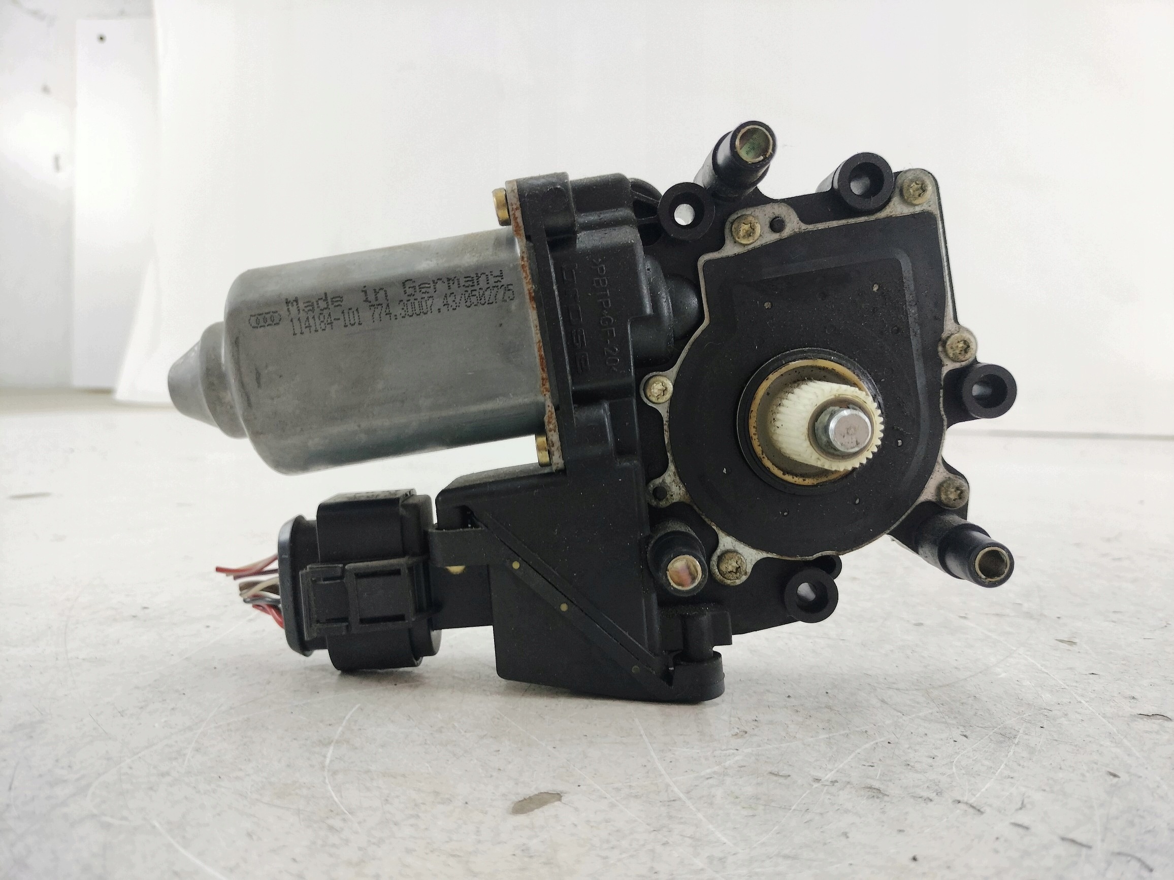 mini motor of the window right front AUDI A4 B5 114184101