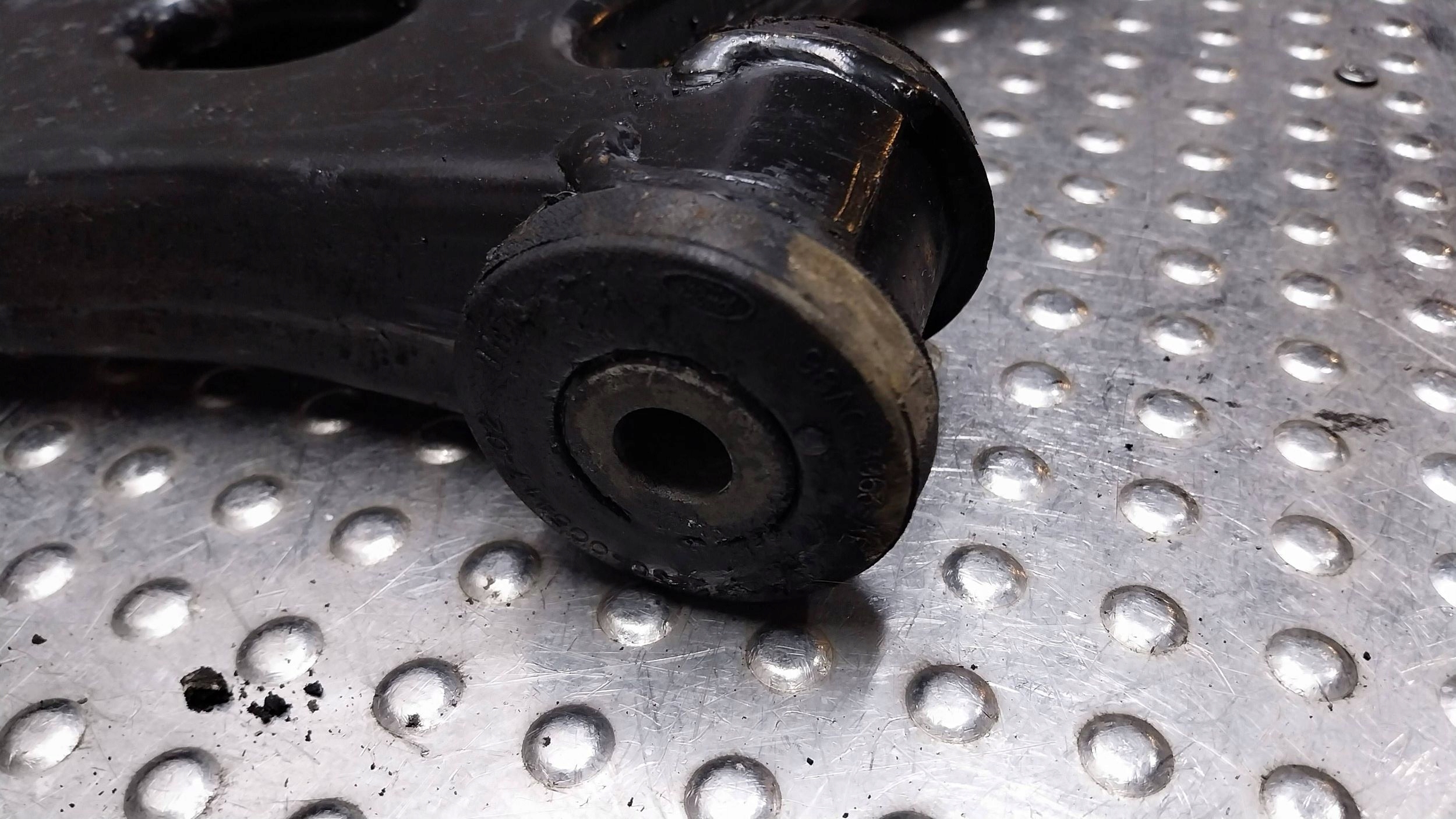 arm right front 98AG-3042-AK FORD FOCUS MK1