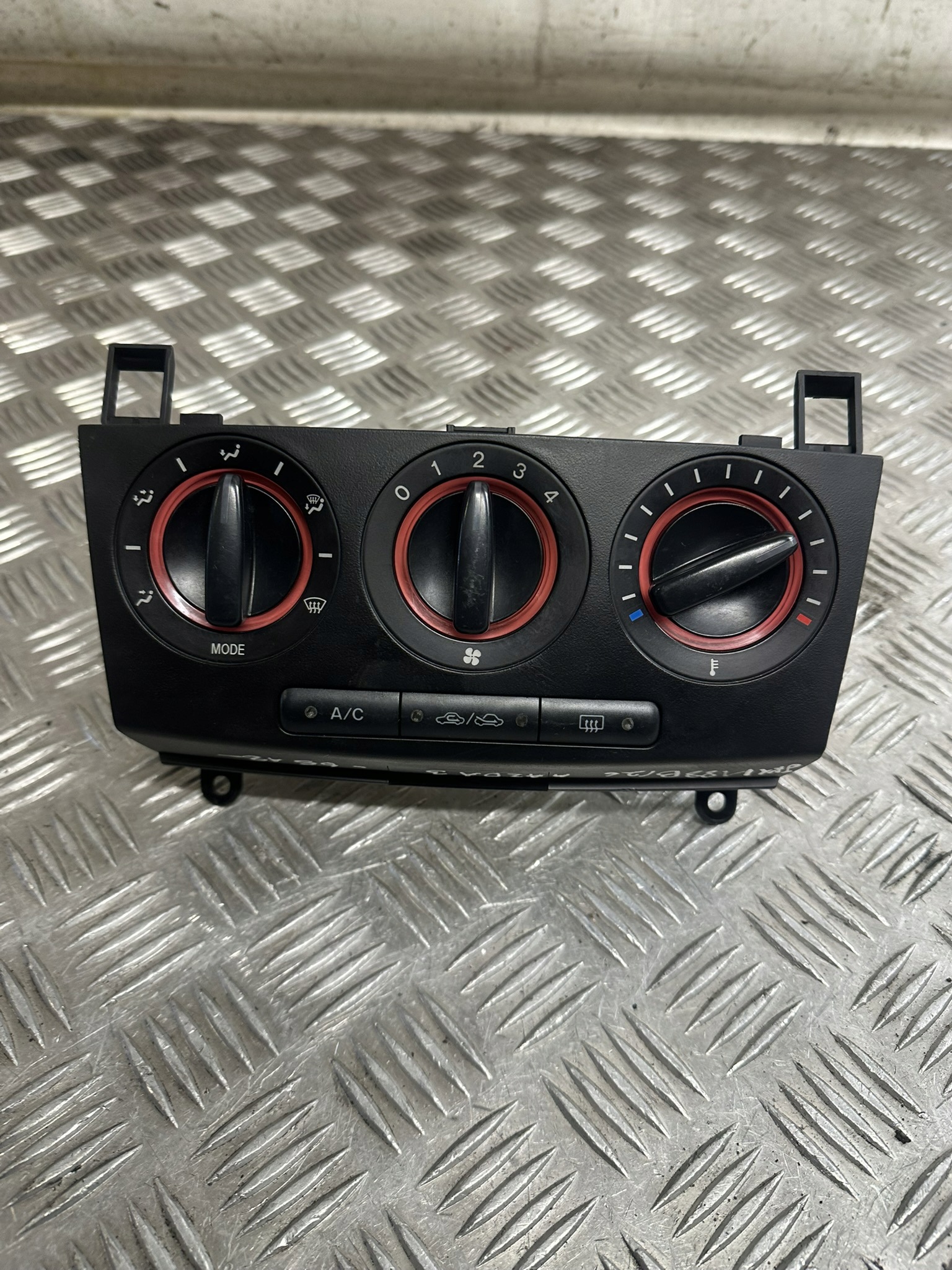 PANEL szellőző MAZDA 3 BP4K
