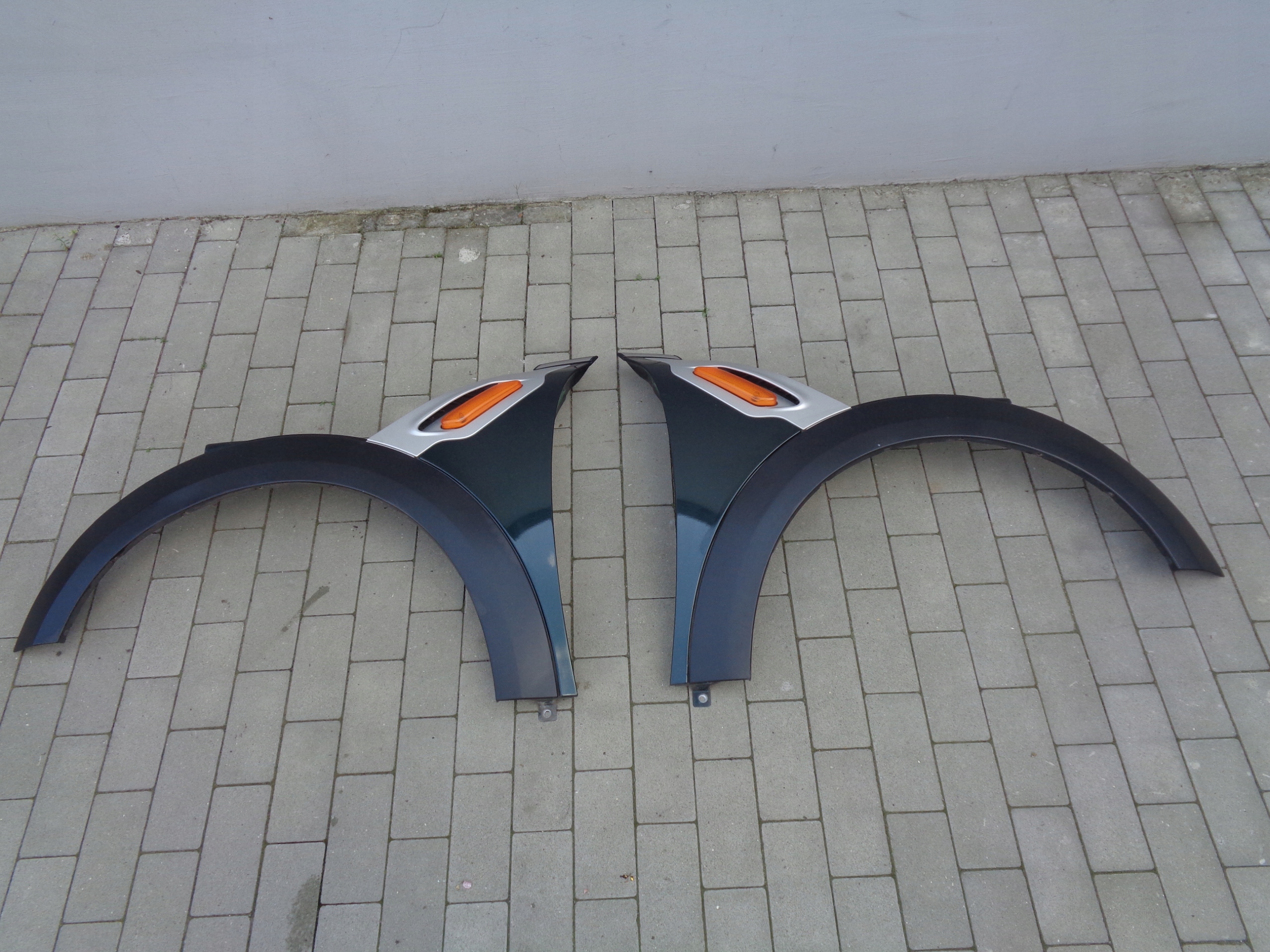 fender front front right moulding B26 MINI COUNTRYMAN R60