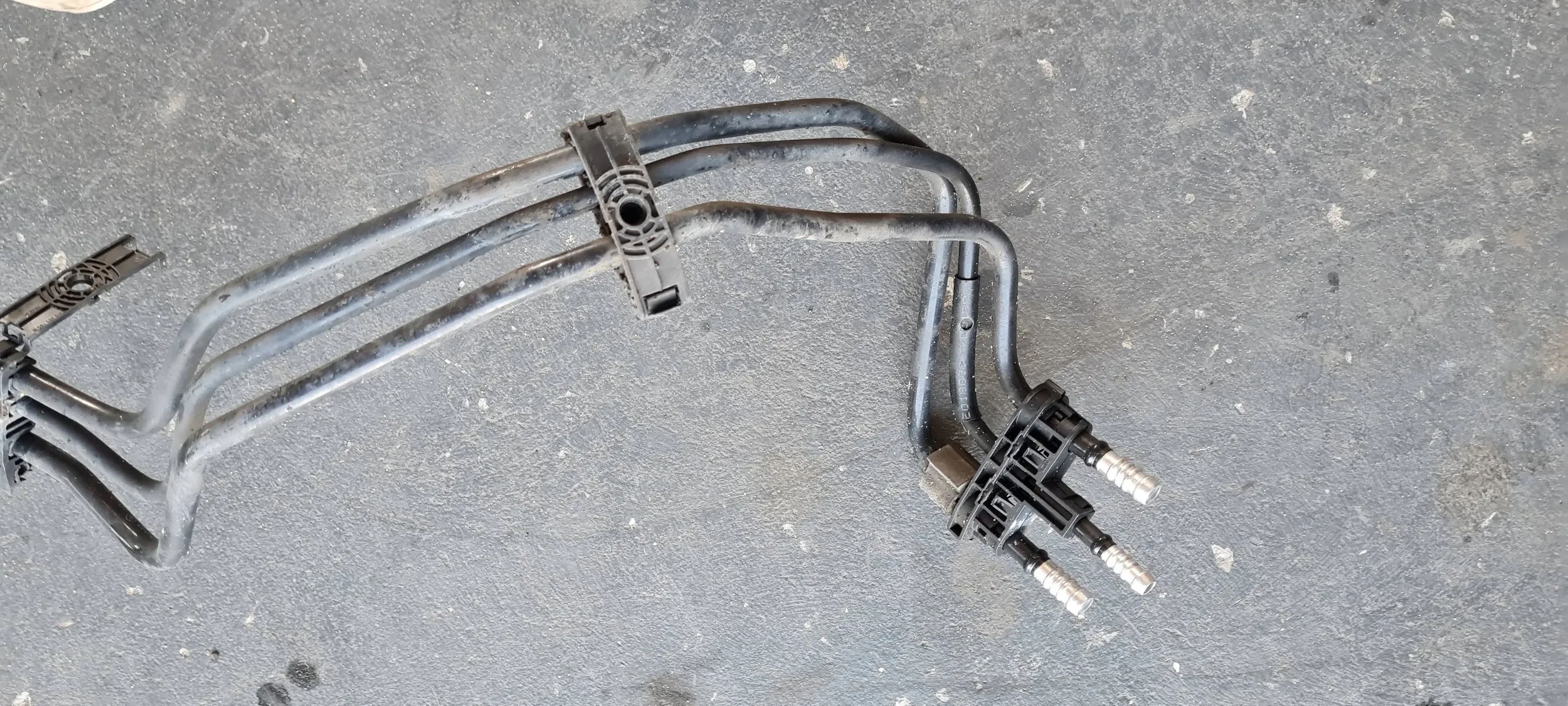 A4 B9 8W SCHLÄUCHE FUEL LINE UNTERFAHRSCHUTZ 2.0 TDI A5 8W
