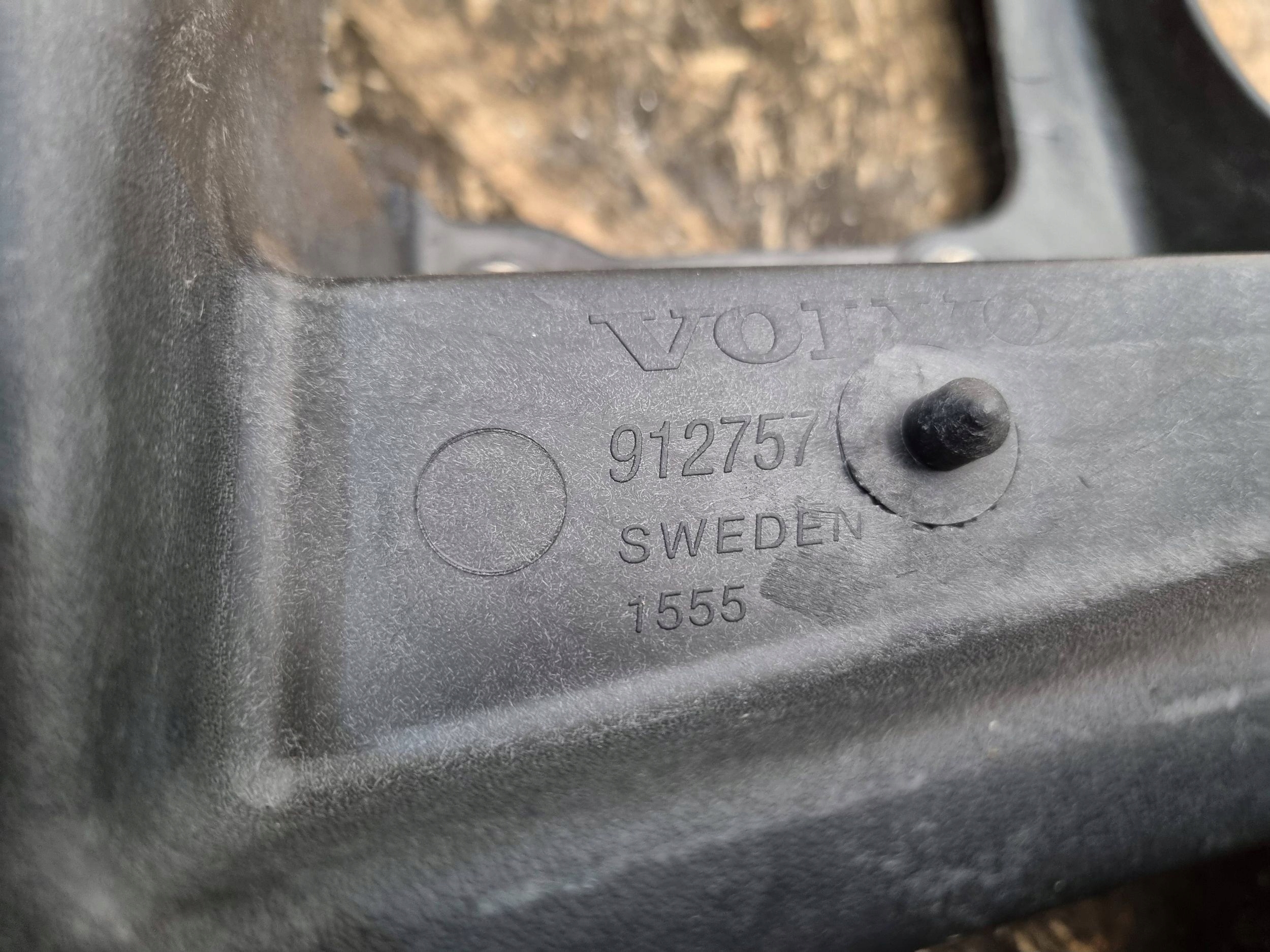 front body wall pillar iron 9127571 VOLVO XC70 and V70 and