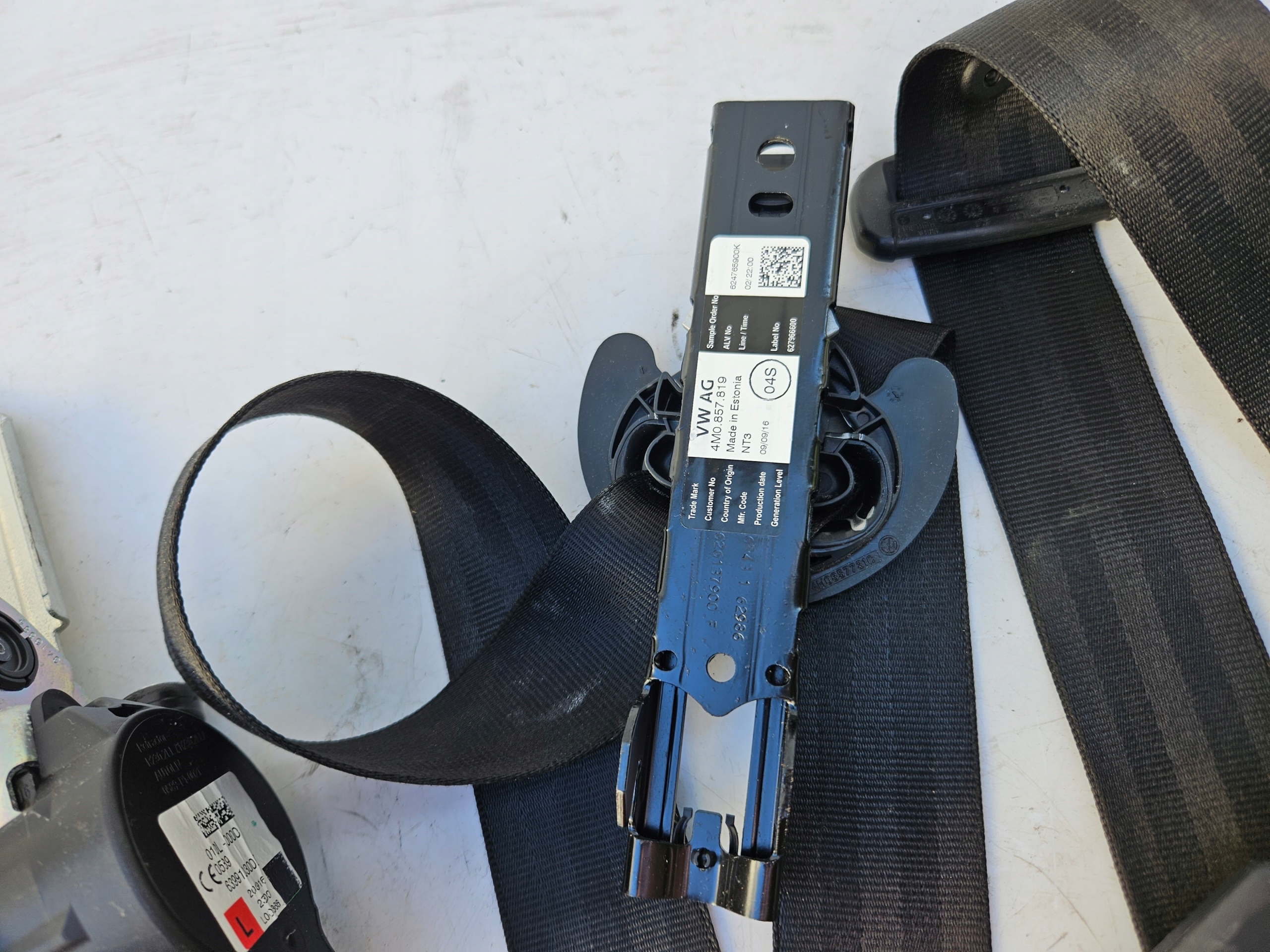 tension belt safety left front front AUDI A4 B9 9W black DOCIAG driver´s