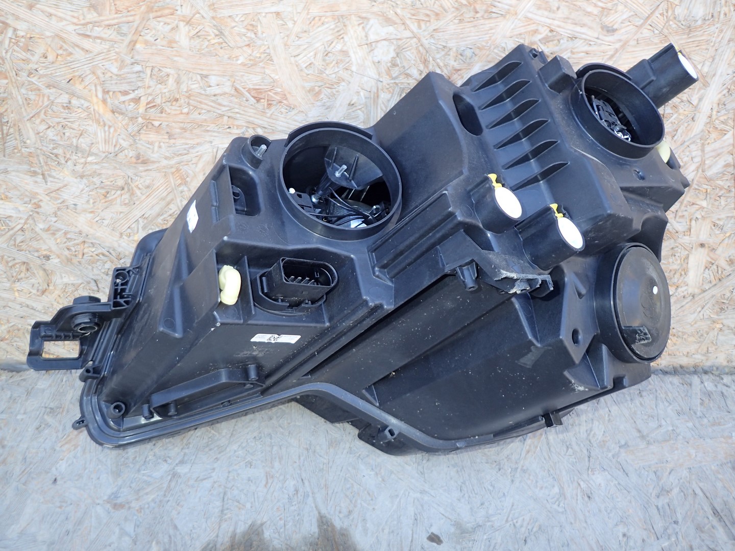 light right REFLEKTOR right SKODA KAROQ 57B941016A