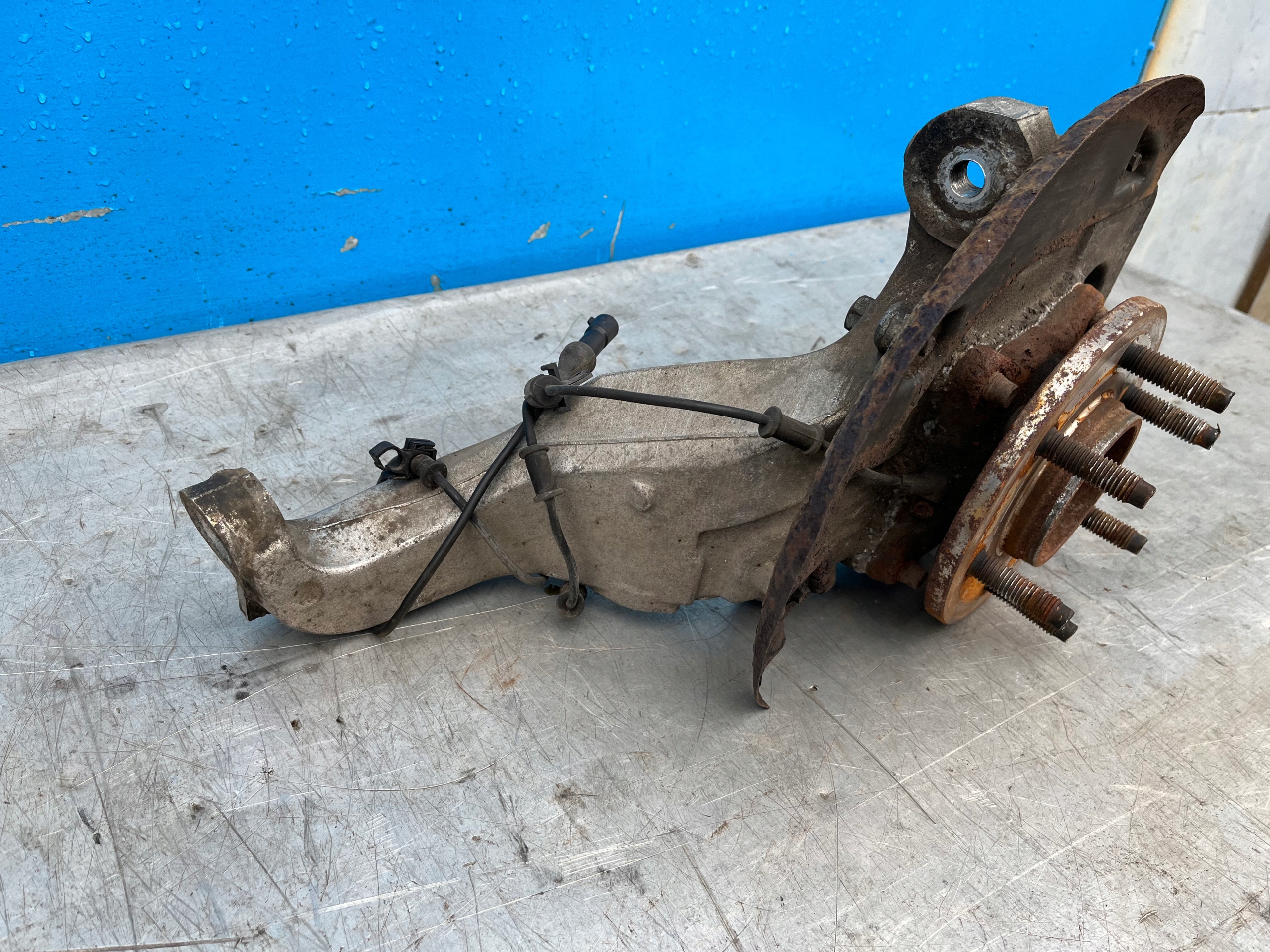 LINCOLN NAVIGATOR II 03- поворотный кулак, цапфа перед