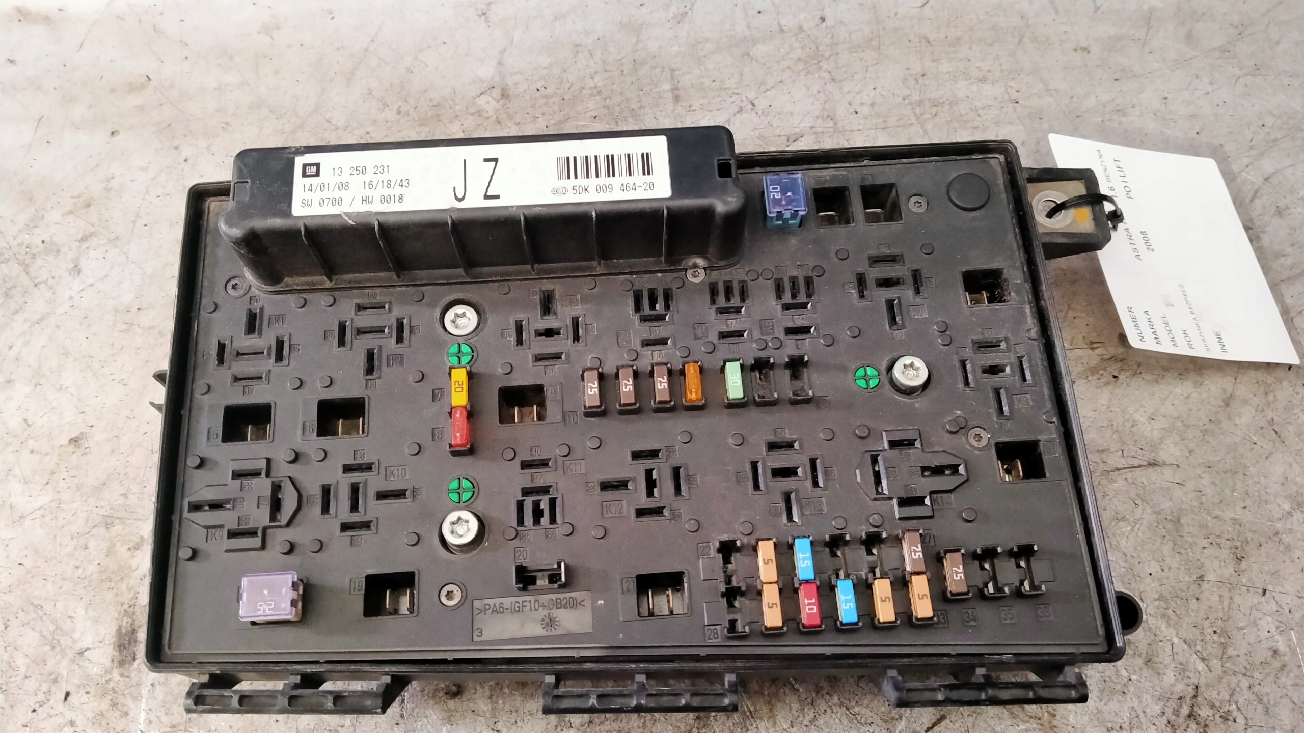 Opel Astra H Module fusibles 13250231