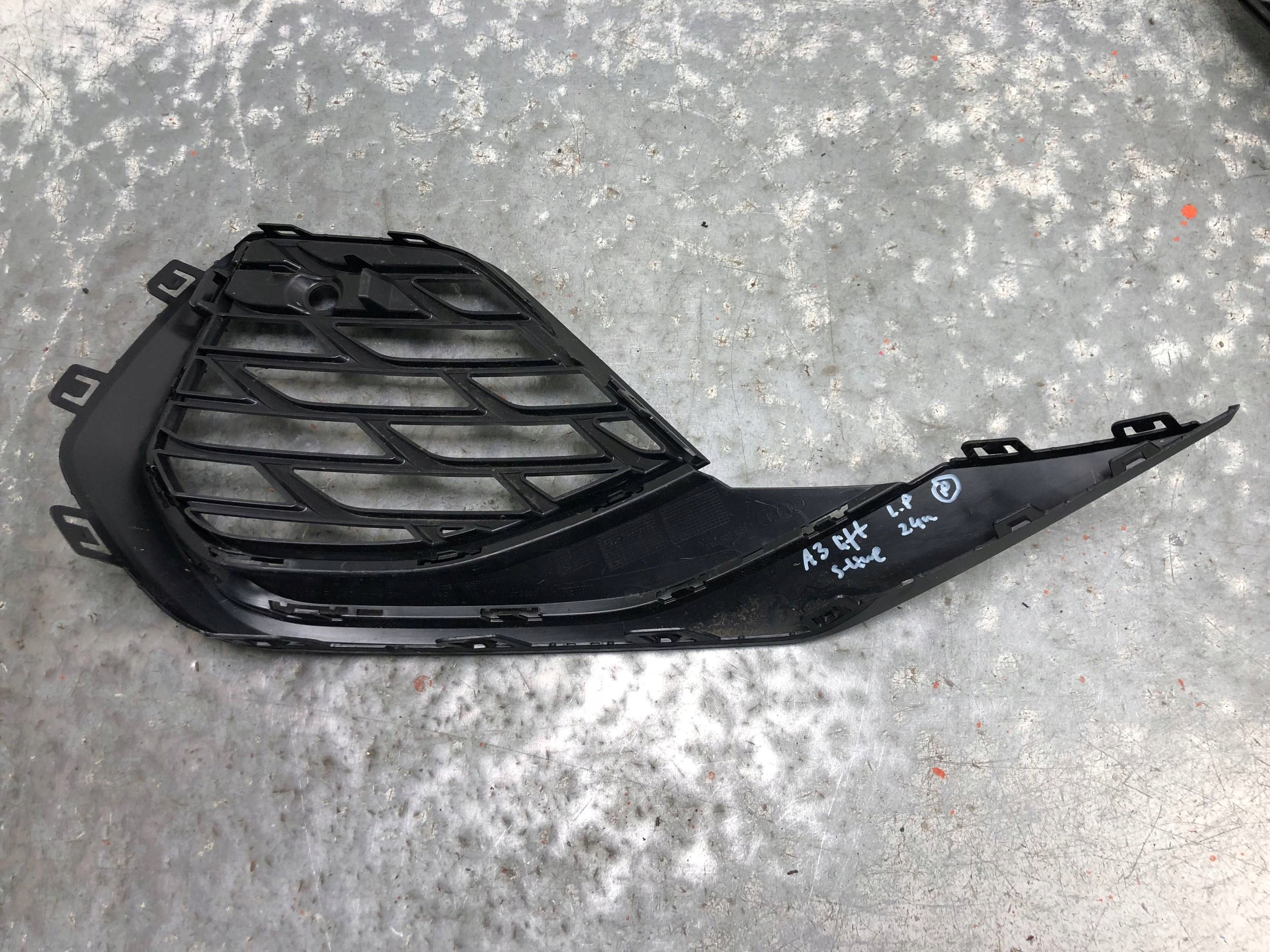grid of a bumper left front S-LINE AUDI A3 8Y 8Y0807681J