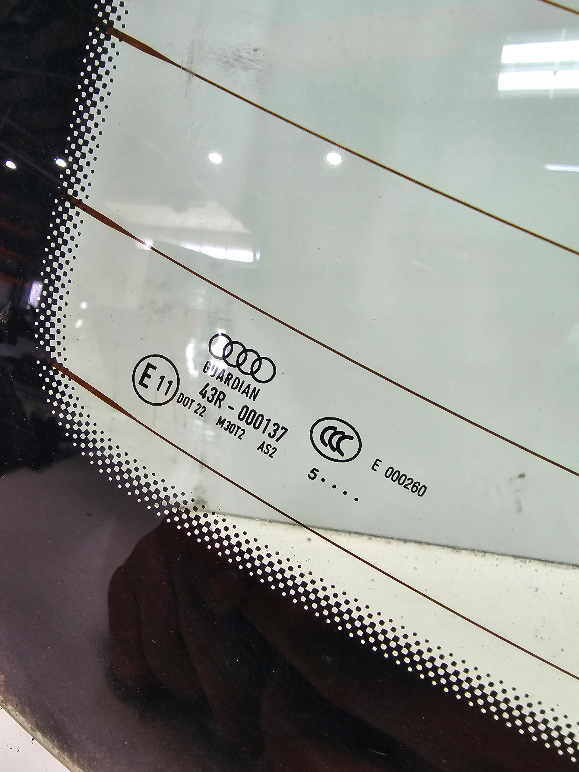 стекло боковое заднее зад Audi A4 B9 седан 8W5845501 2015R