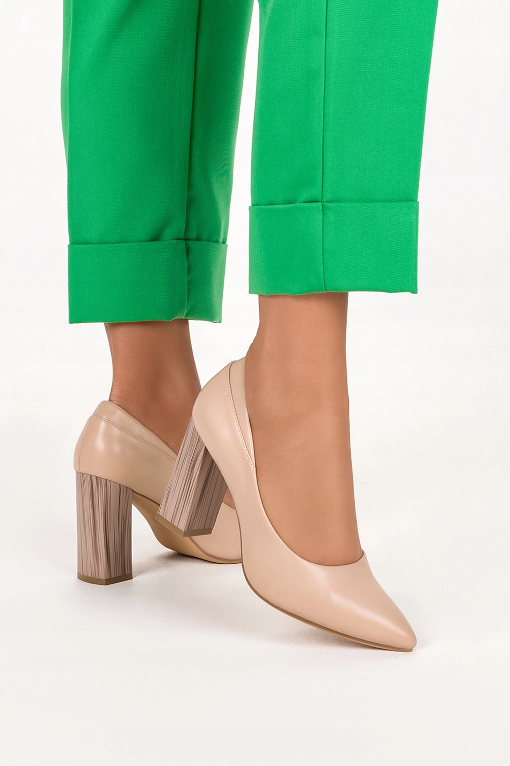 BEŻOWE CZÓŁENKA NA OZDOBNYM OBCASIE SŁUPKU SKÓRZANA WKŁADKA DAMSKIE r 38 Oryginalne opakowanie producenta pudełko