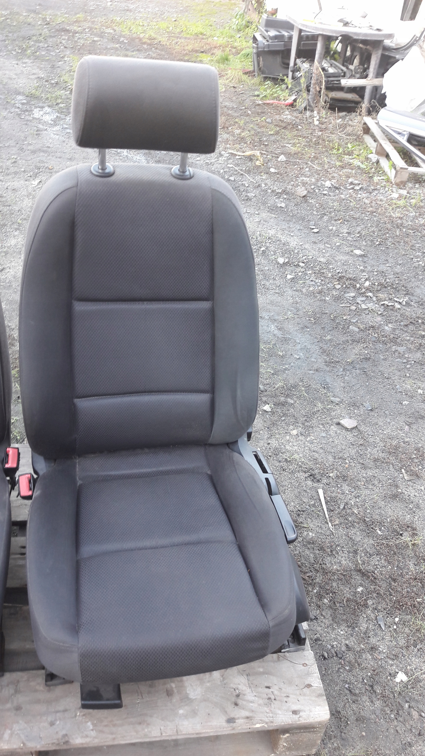 AUDI A4 B6 FOLTEL WELUR links oder rechts vorne