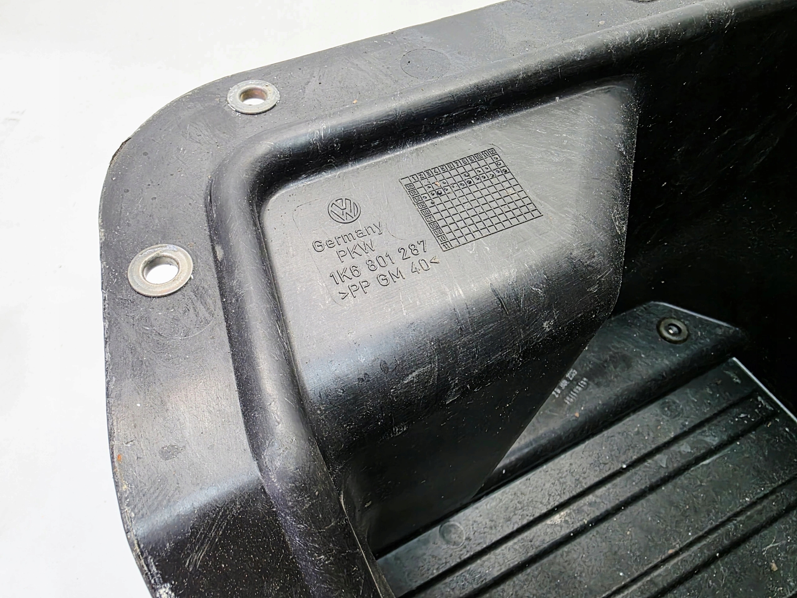 držák obal akumulátoru AUDI A3 8P QUATTRO 1K6801287