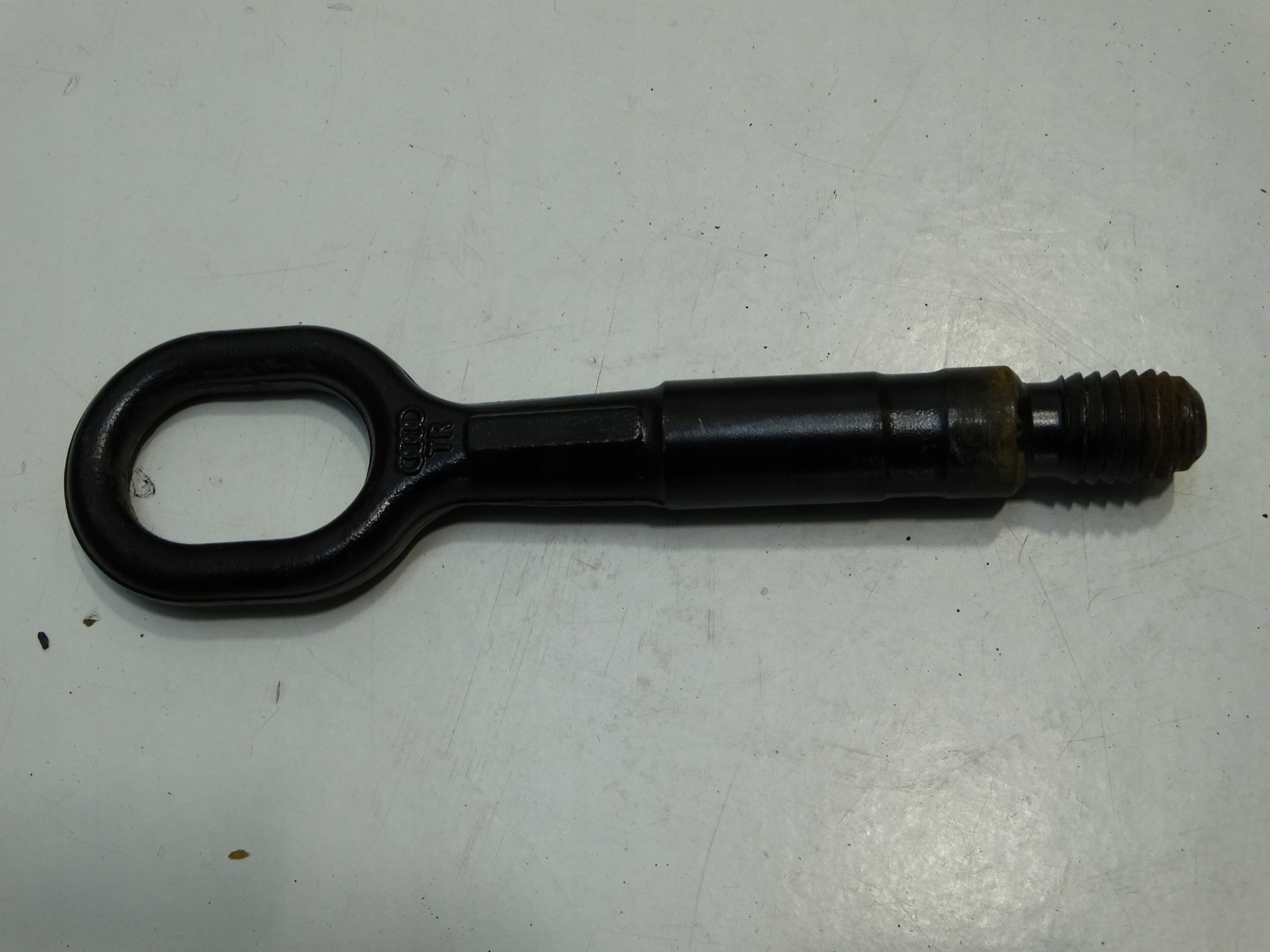 UCHO tow NAPRAWCZY front AUDI SKODA VW 8K0805615A