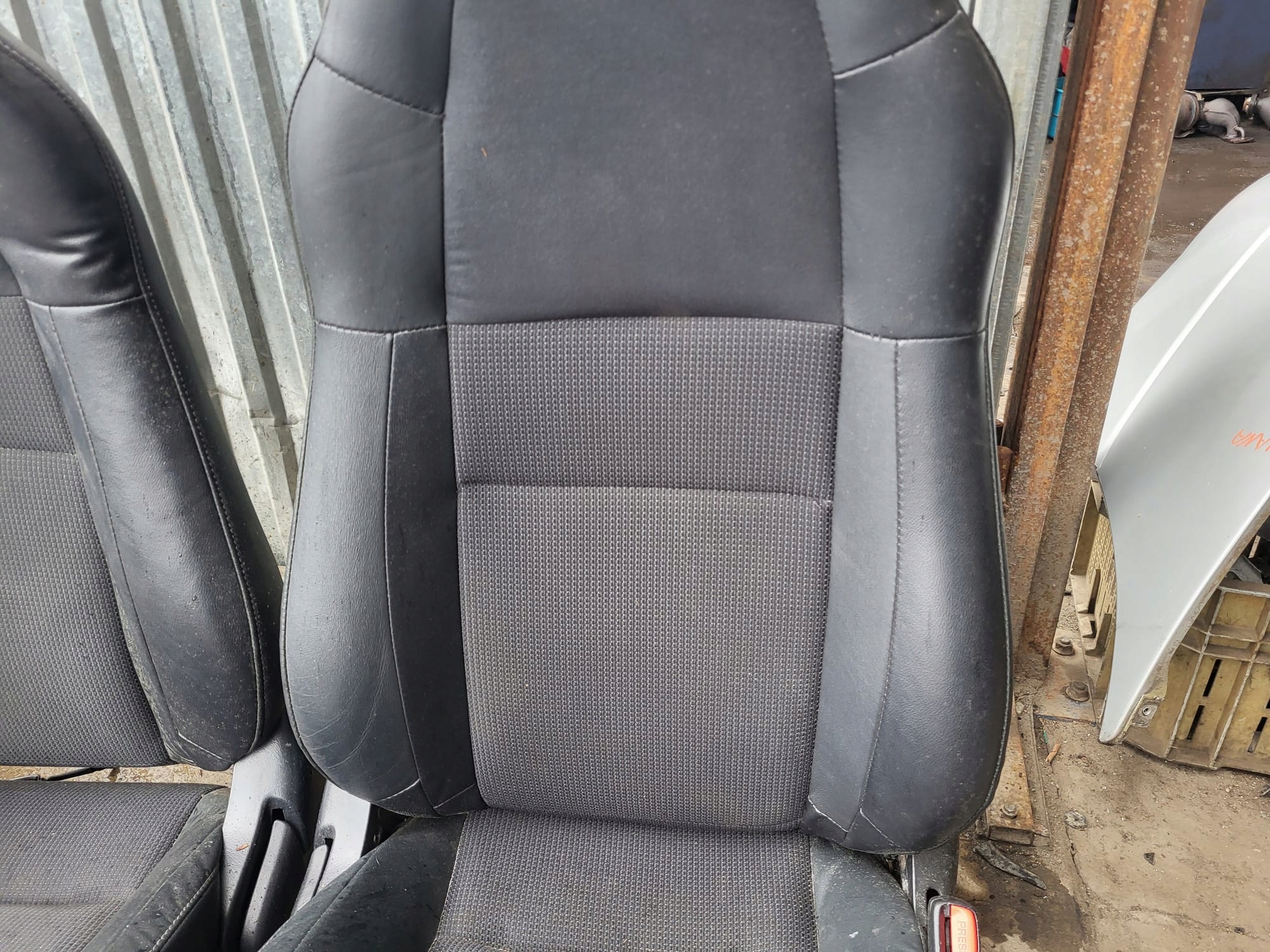 Sitze Sitz vorne TOYOTA MR2 MR-2 ZZW30 POL Leder 99-07