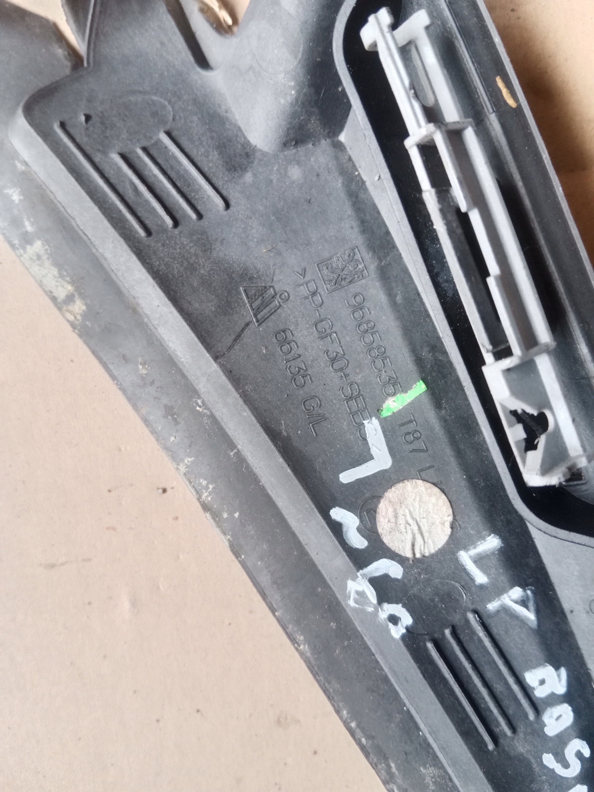 moulding windows CZOLOWEJ left 5008 and 96858535