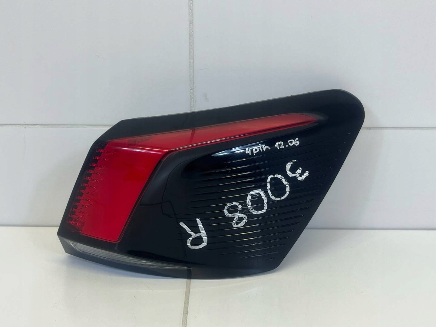light rear right side Peugeot 3008 2 2019 9810477080