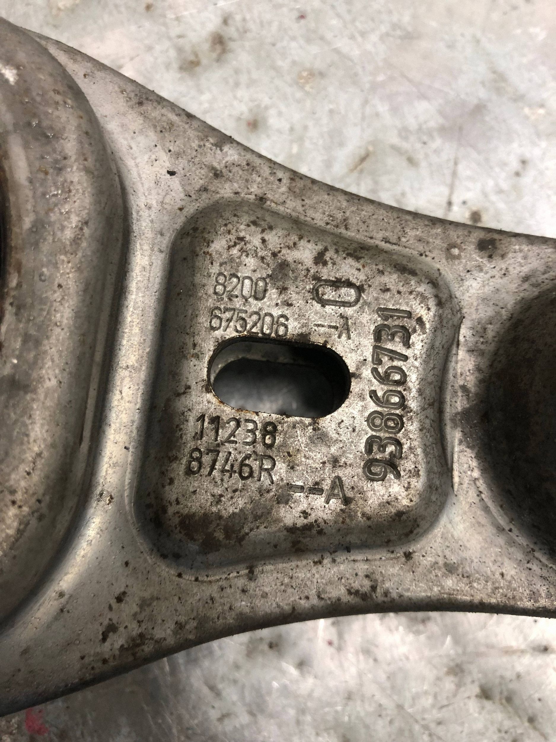 holder engine mount RENAULT TRAFIC III 112388746R