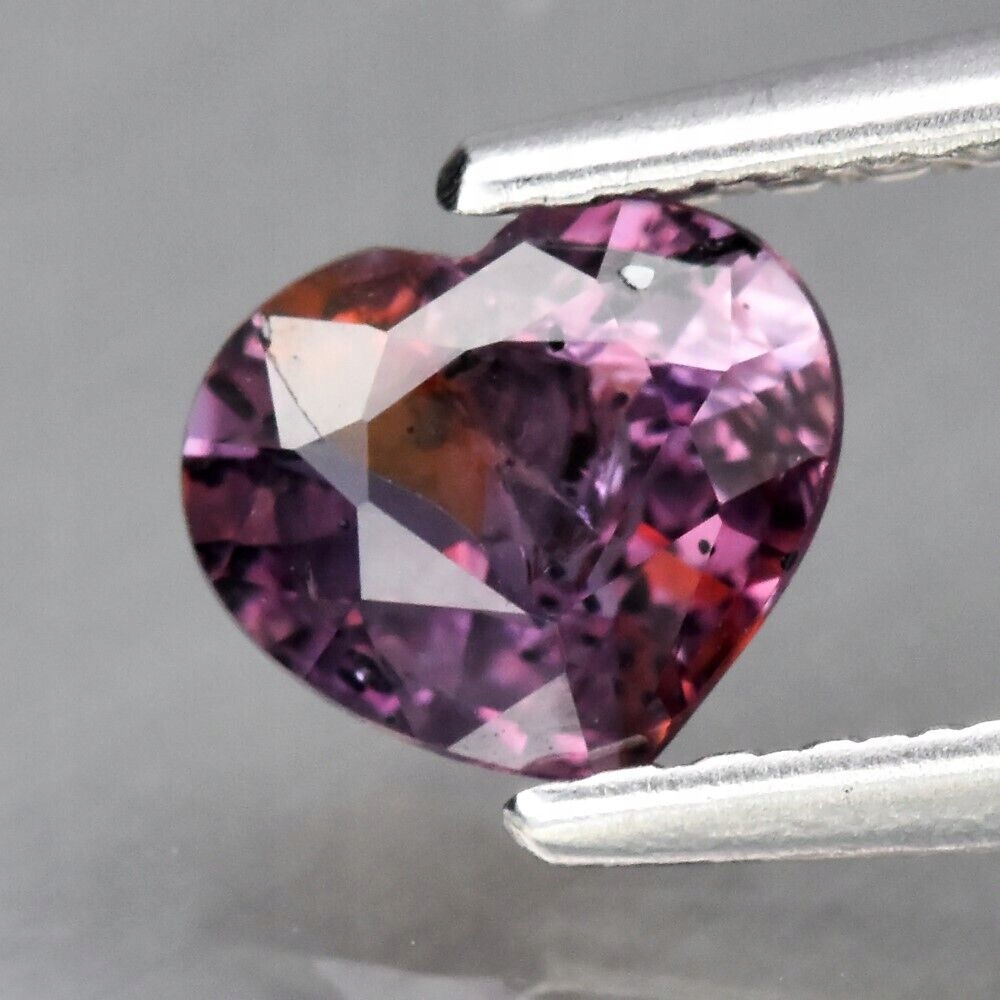 Přírodní Safír 0.60ct Fialové Srdce eCertifikát Wbd