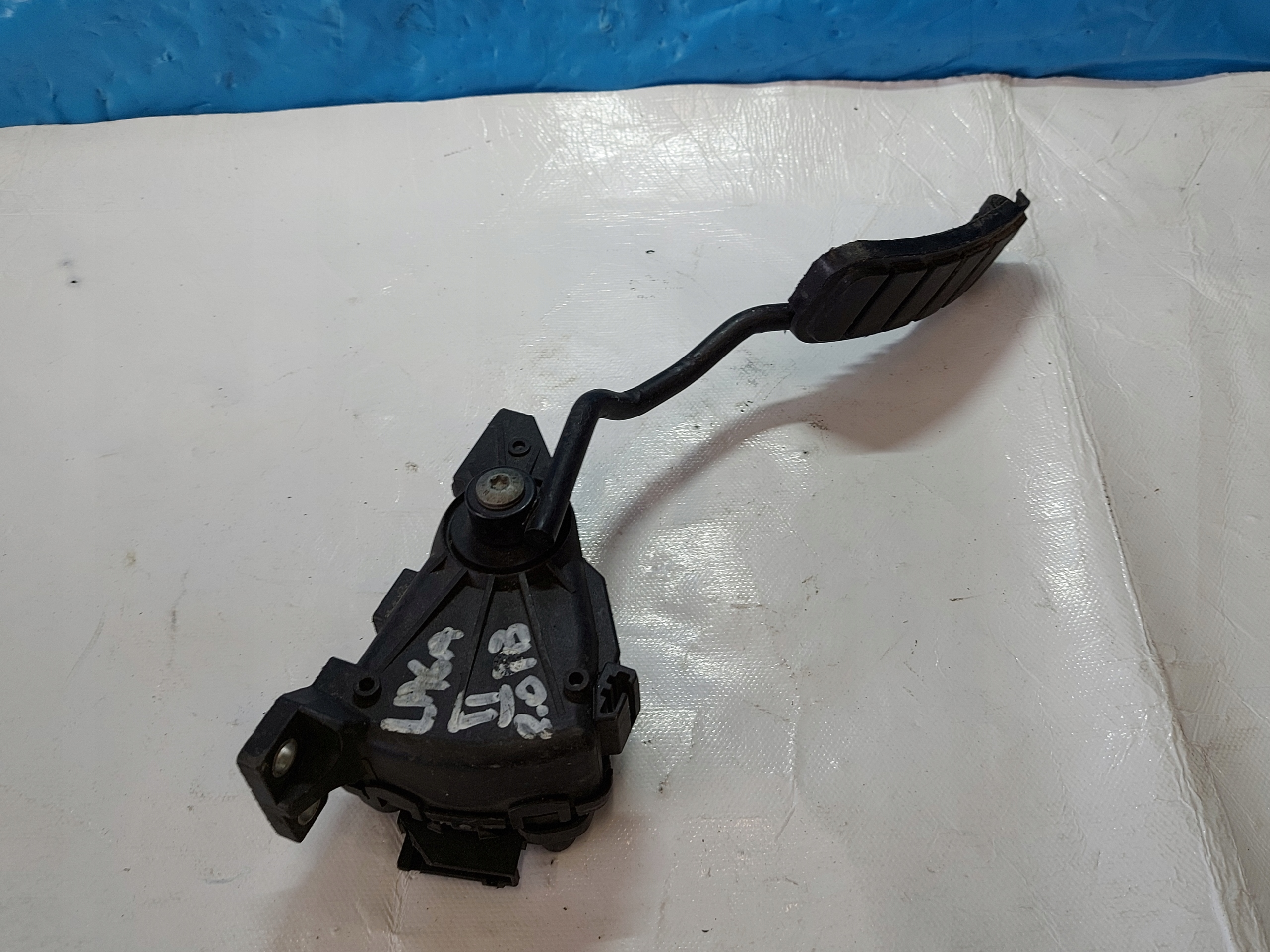 Gaspedal LAGUNA II 2.0T 8200003393