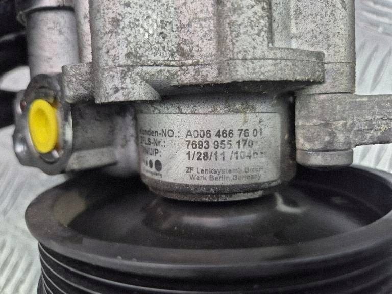Mercedes C250 CGI W204 Pompa servosterzo A0064667601