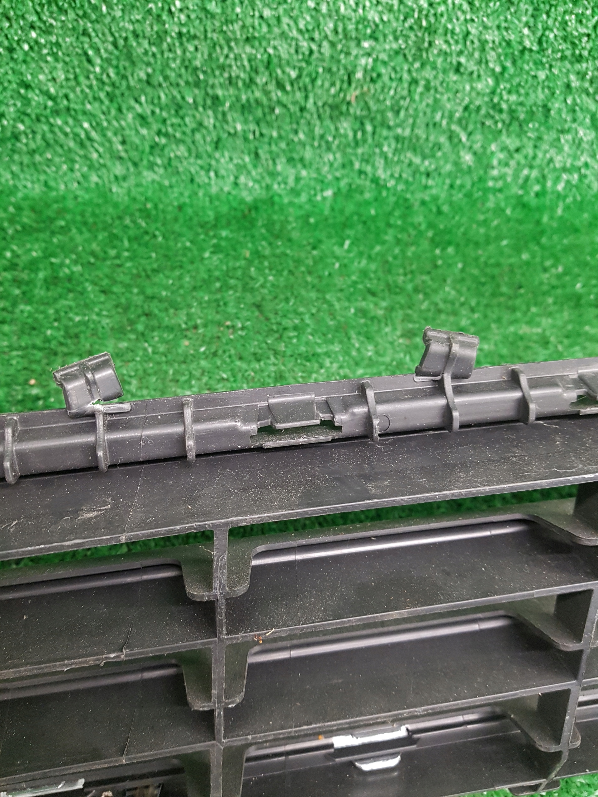 Lüftungsgitter der Stoßstange mitte VOLKSWAGEN GOLF 7 5G0853677L