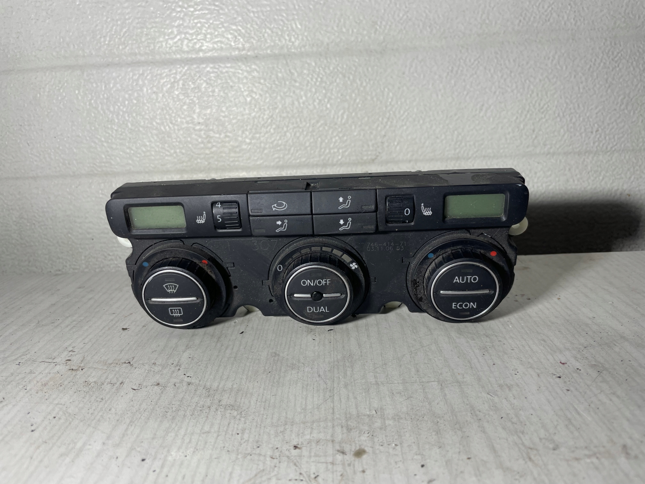control panel air conditioning devices VOLKSWAGEN PASSAT B6