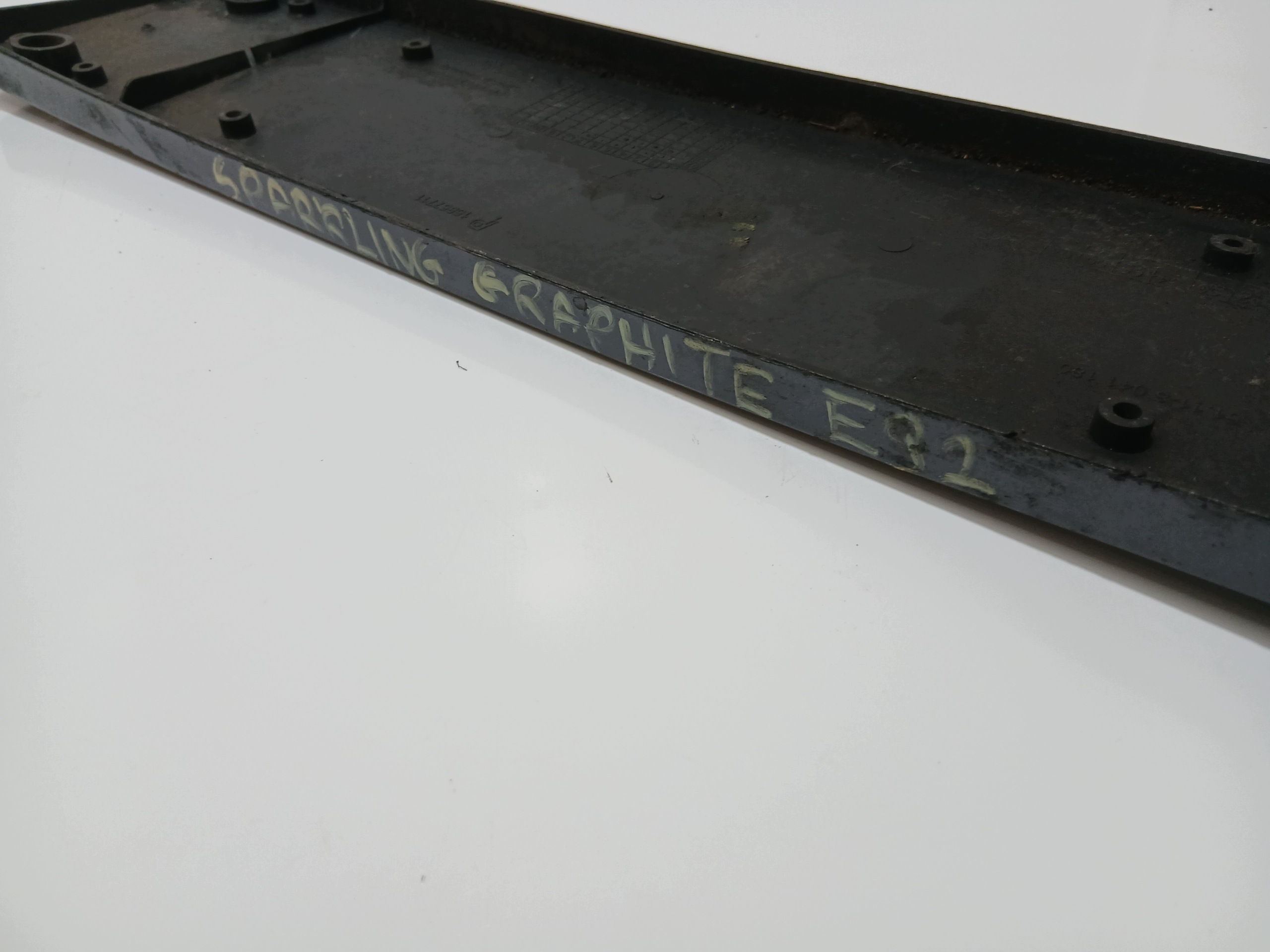 moulding below TABLICE registration BMW E92 8041180