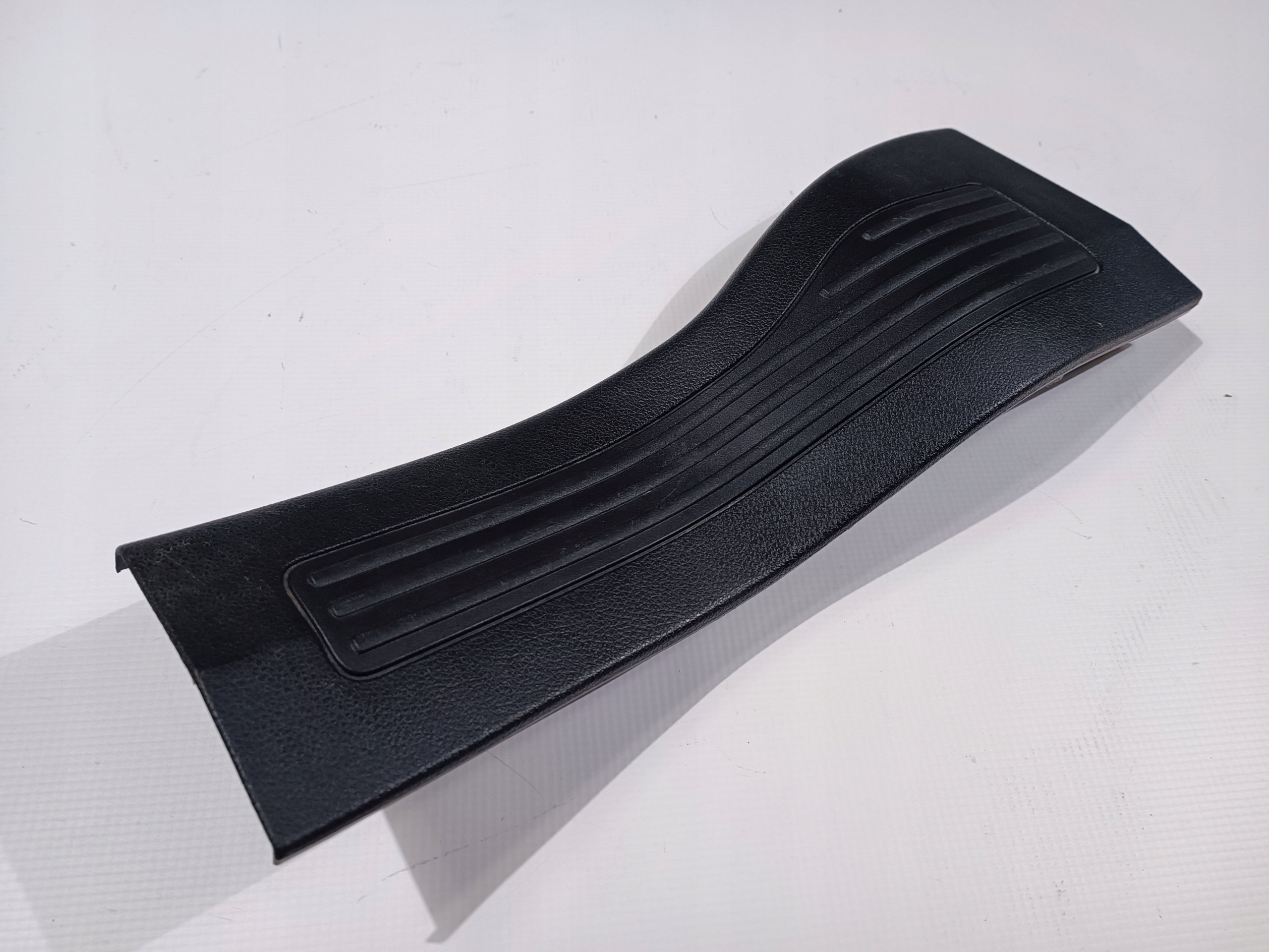 cap moulding of the threshold left rear part Ford Explorer 11-19