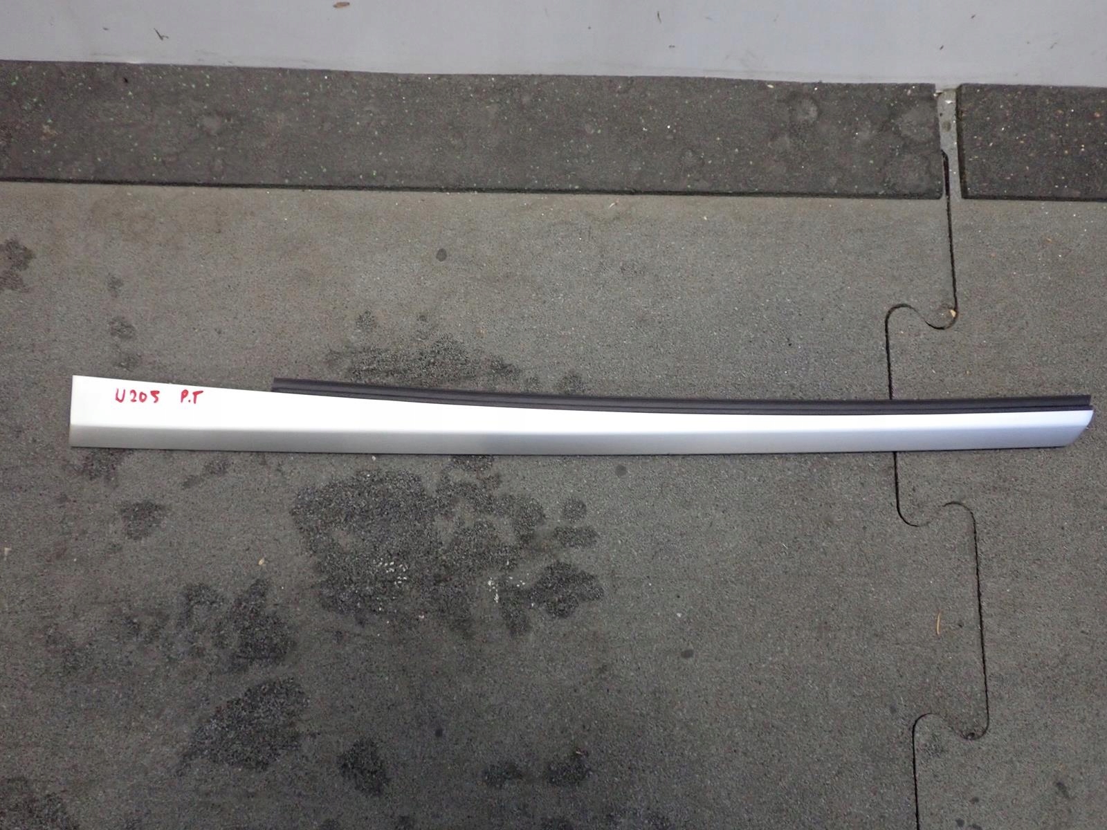 A2056703001 - Правое заднее стекло MERCEDES C-Class W205 CABRI