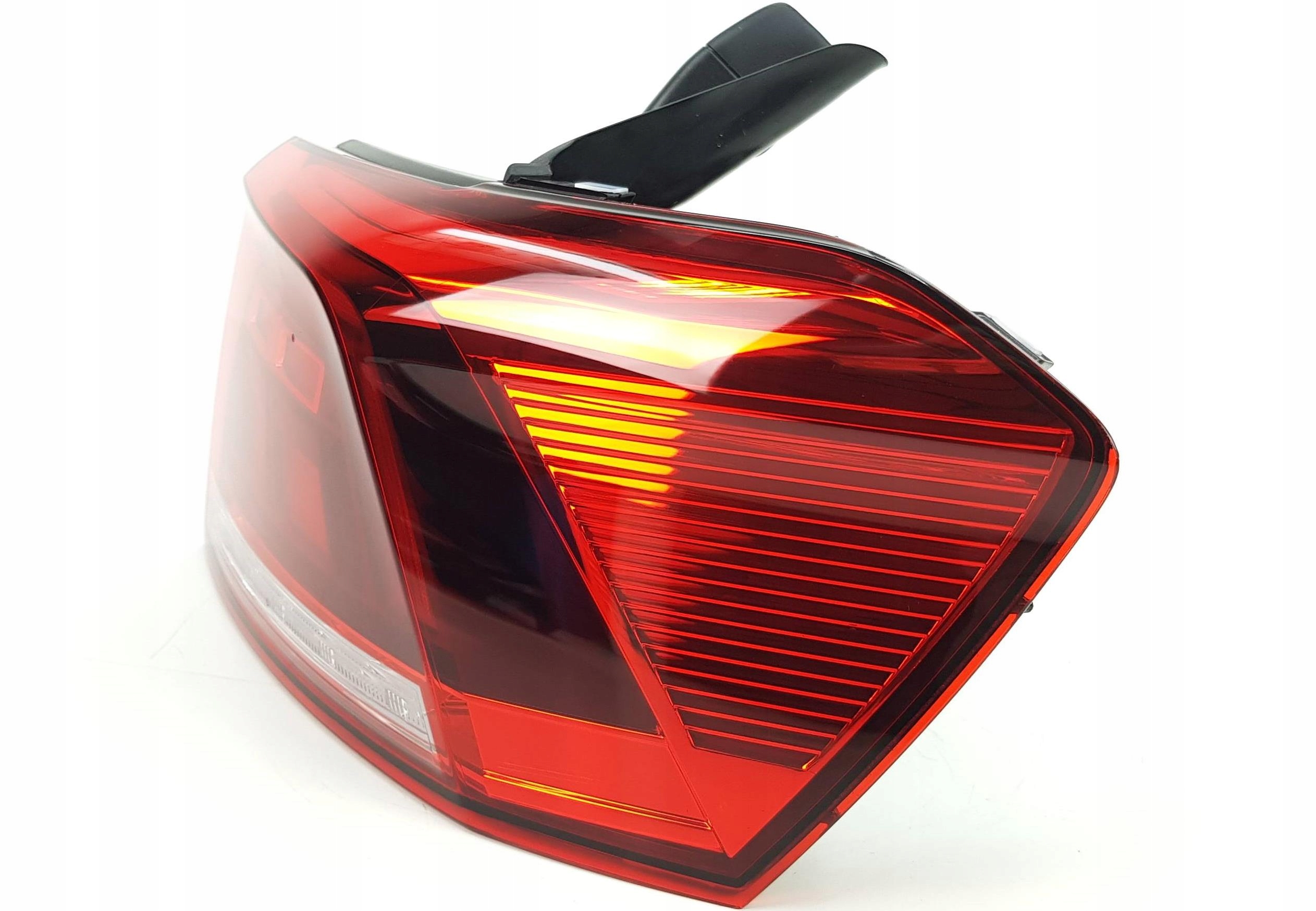 NOWA LAMPA PRAWY TYŁ LED VW PASSAT B8 3G9945096G Typ samochodu Samochody osobowe