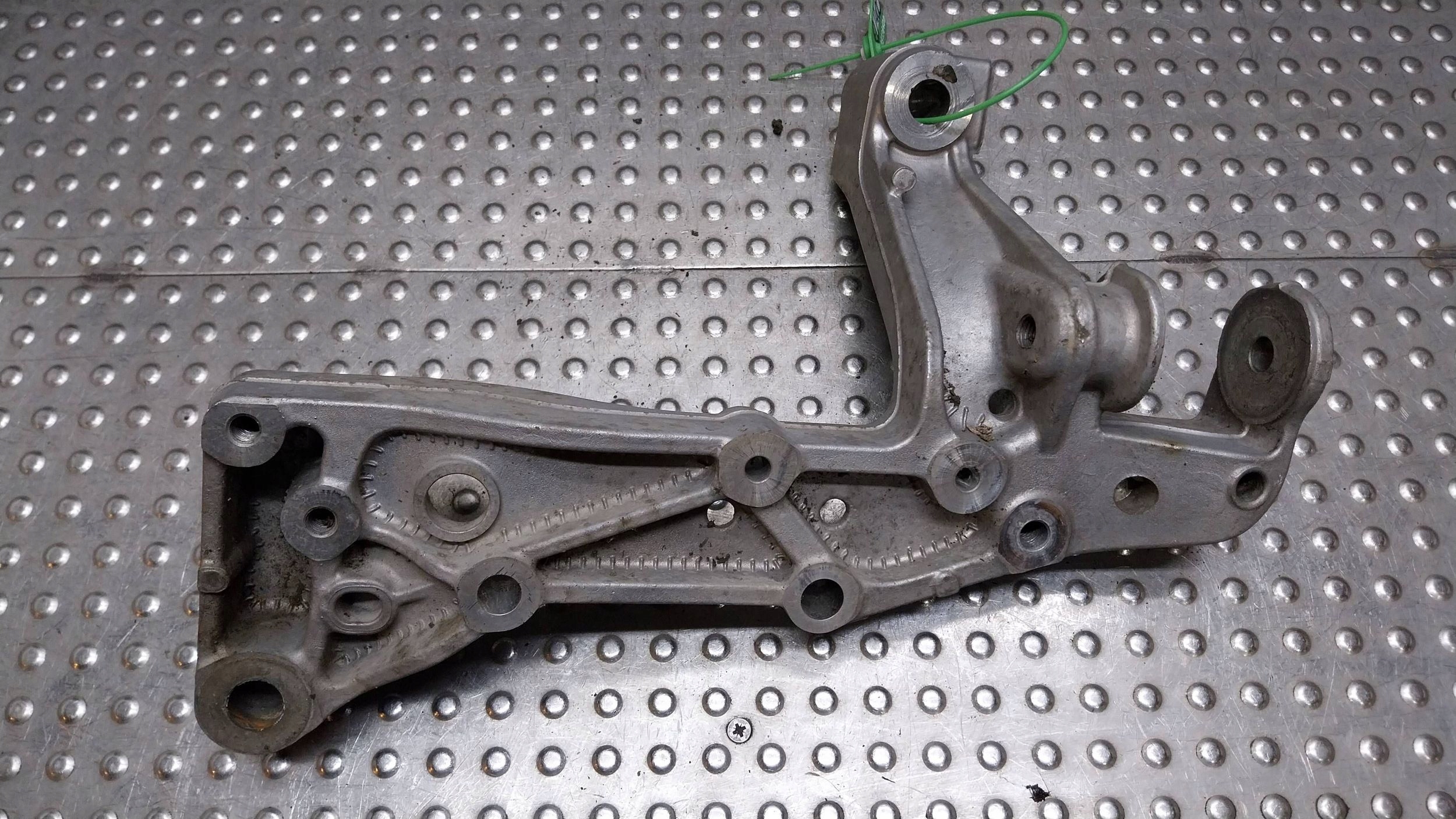 console arms right front 1K0199296E GOLF V AUDI A3 8P LEON II CADDY III