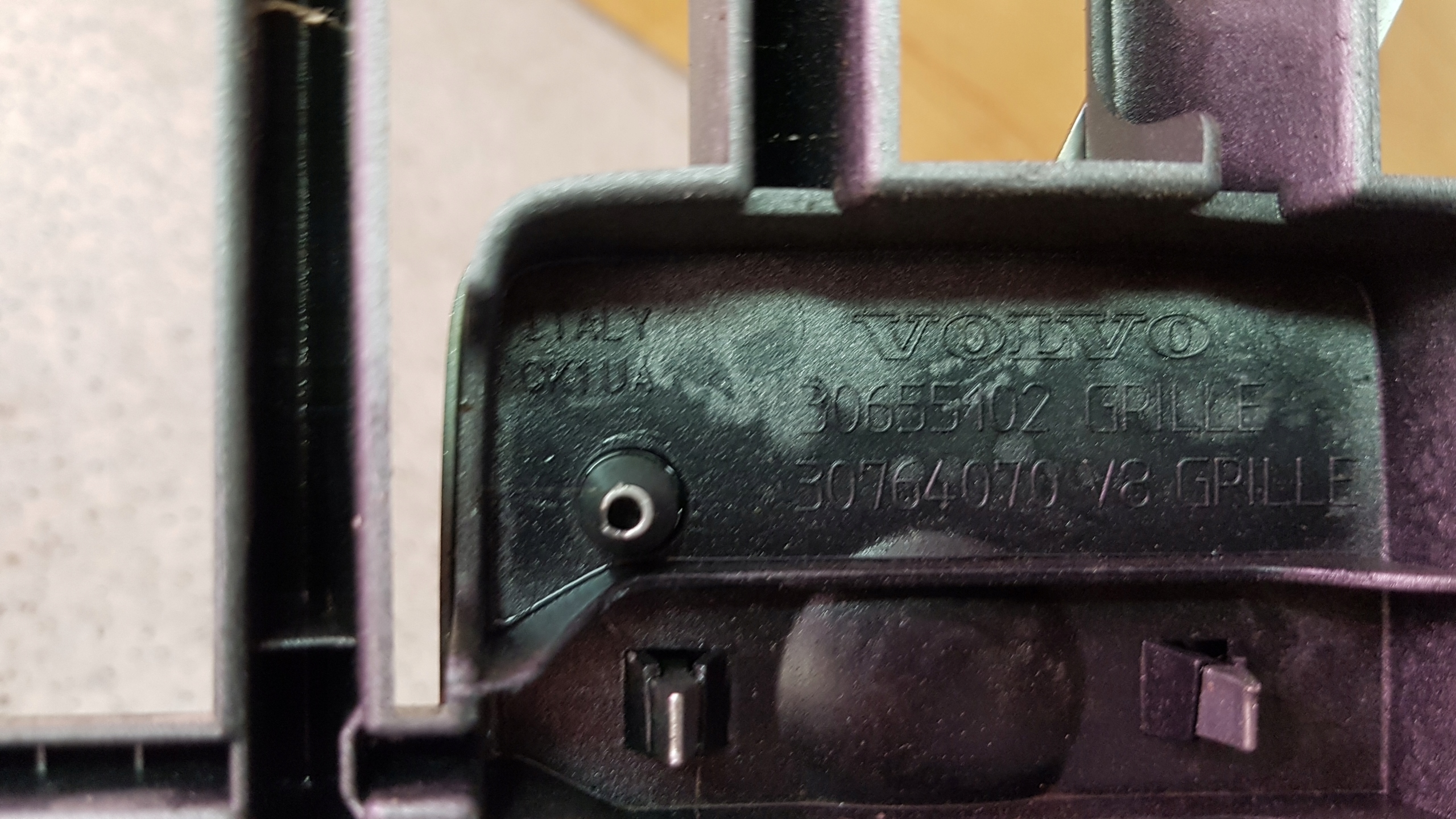 volvo S80 II 07 - решетка радиатора d 86