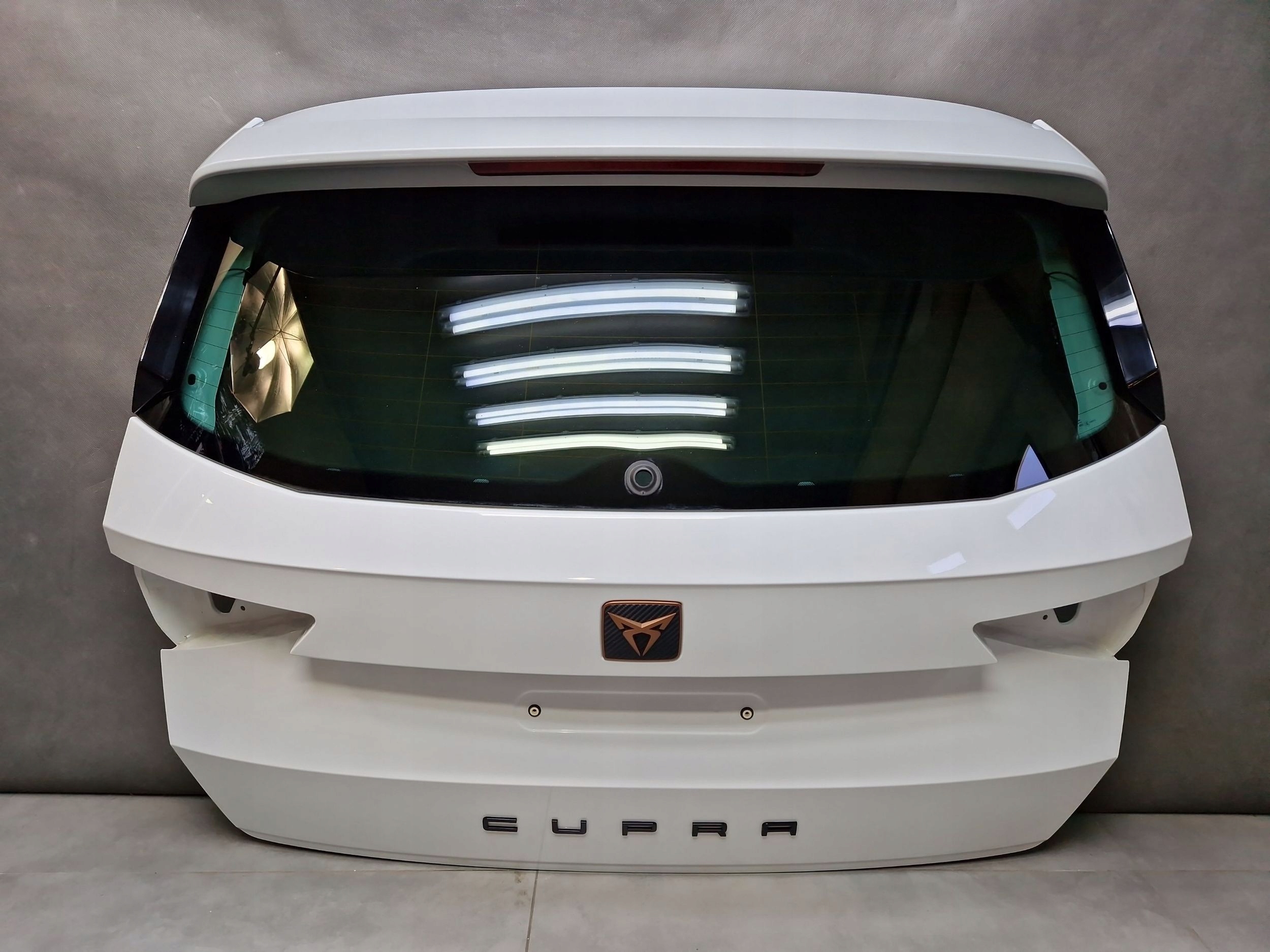 Cupra Ateca trunk door boot window rear part LS9R 575827023B