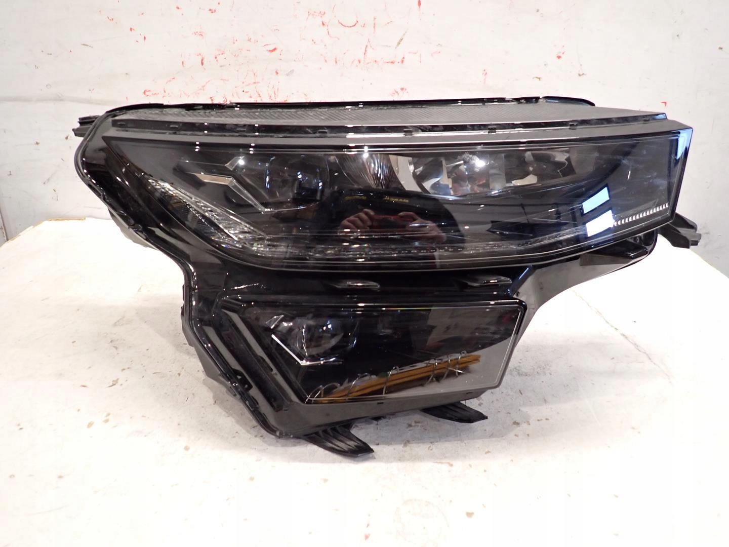 light front front right SKODA KODIAQ LIFT 2021- 566