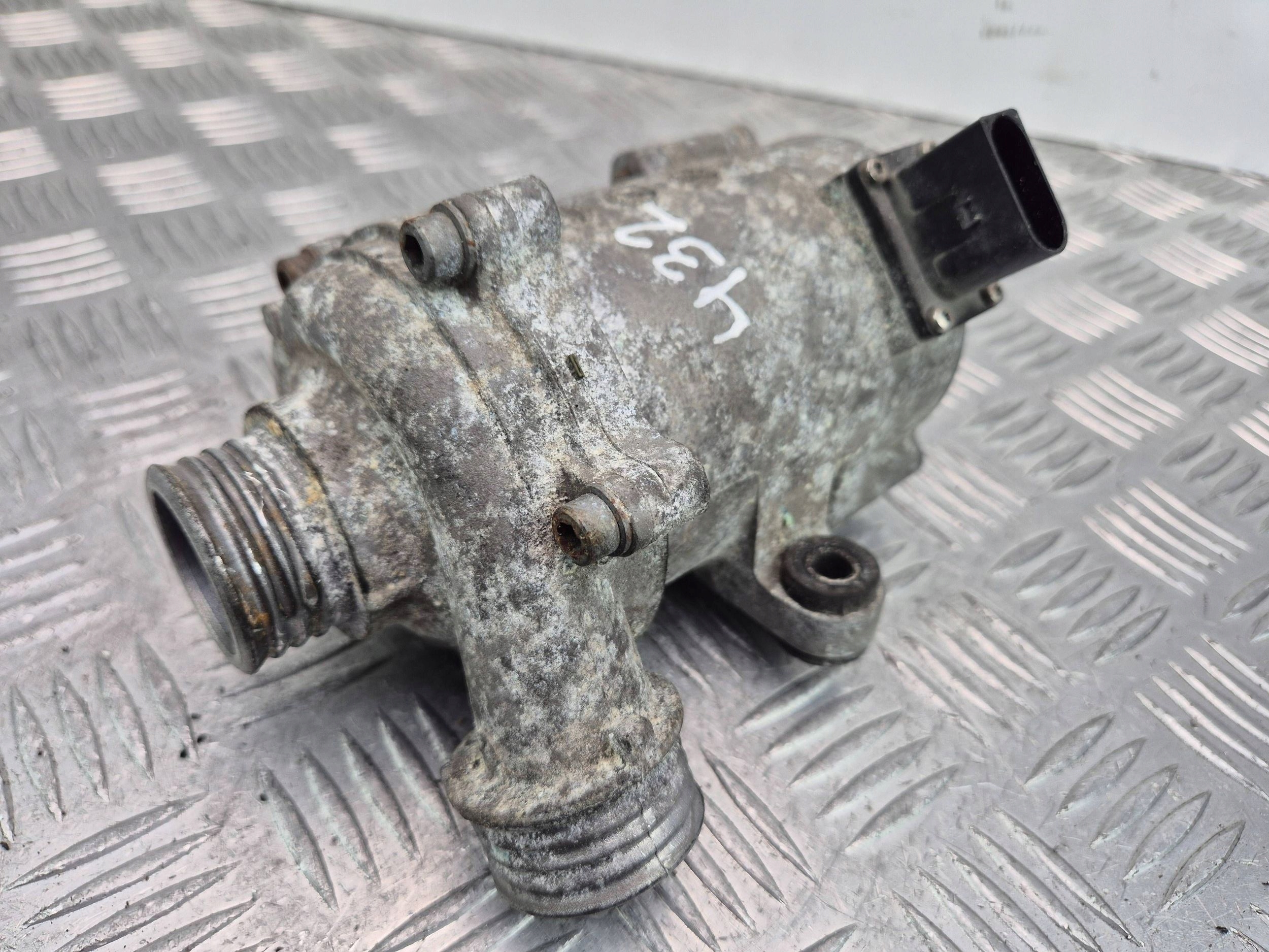 BMW X1 E84 xDrive 20i water pump 7597715