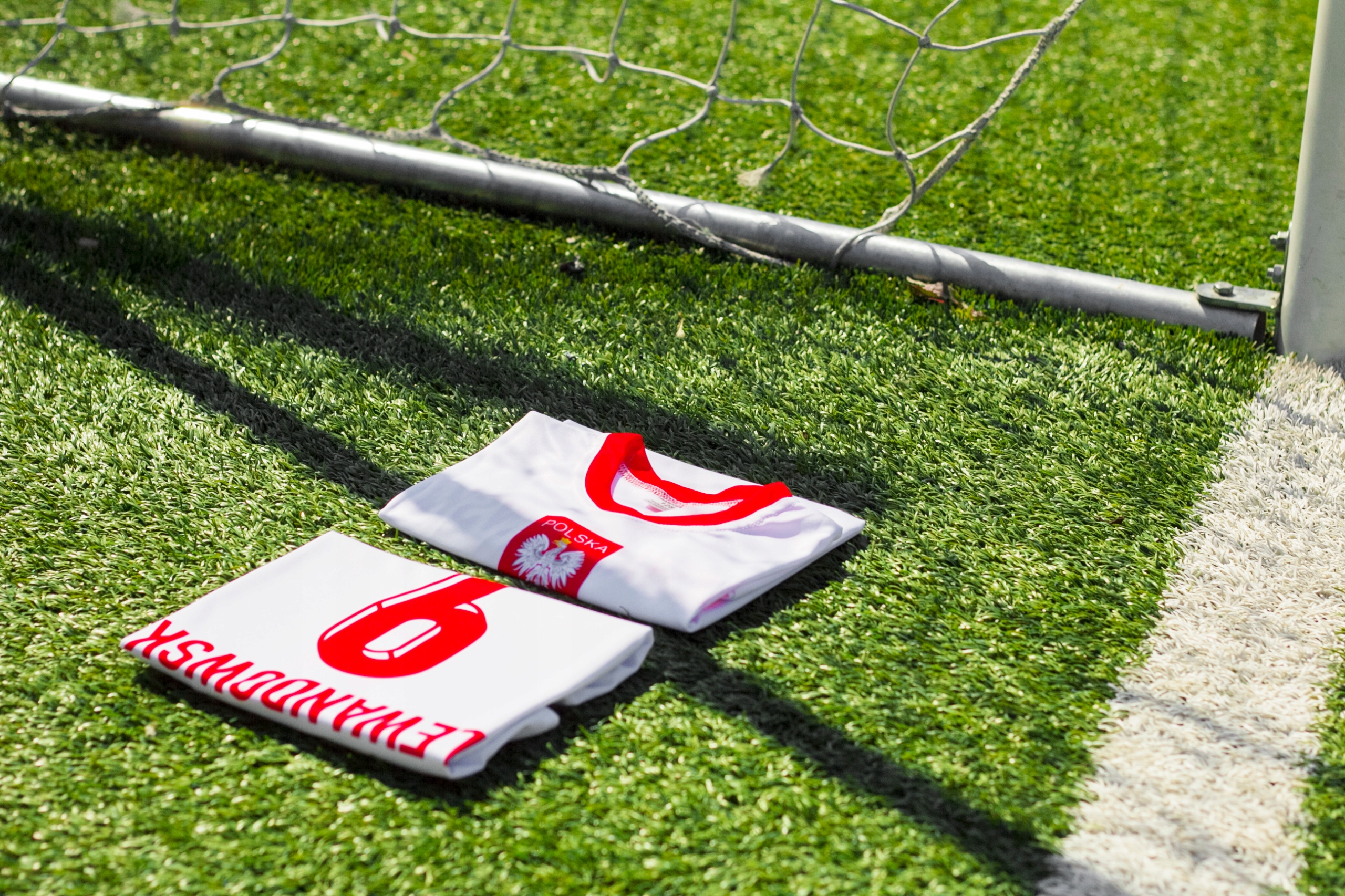 LEWANDOWSKI 9 POLSKA - Strój Piłkarski Komplet i getry 134 NOWOŚĆ 2024 Wiek dziecka 8 lat +