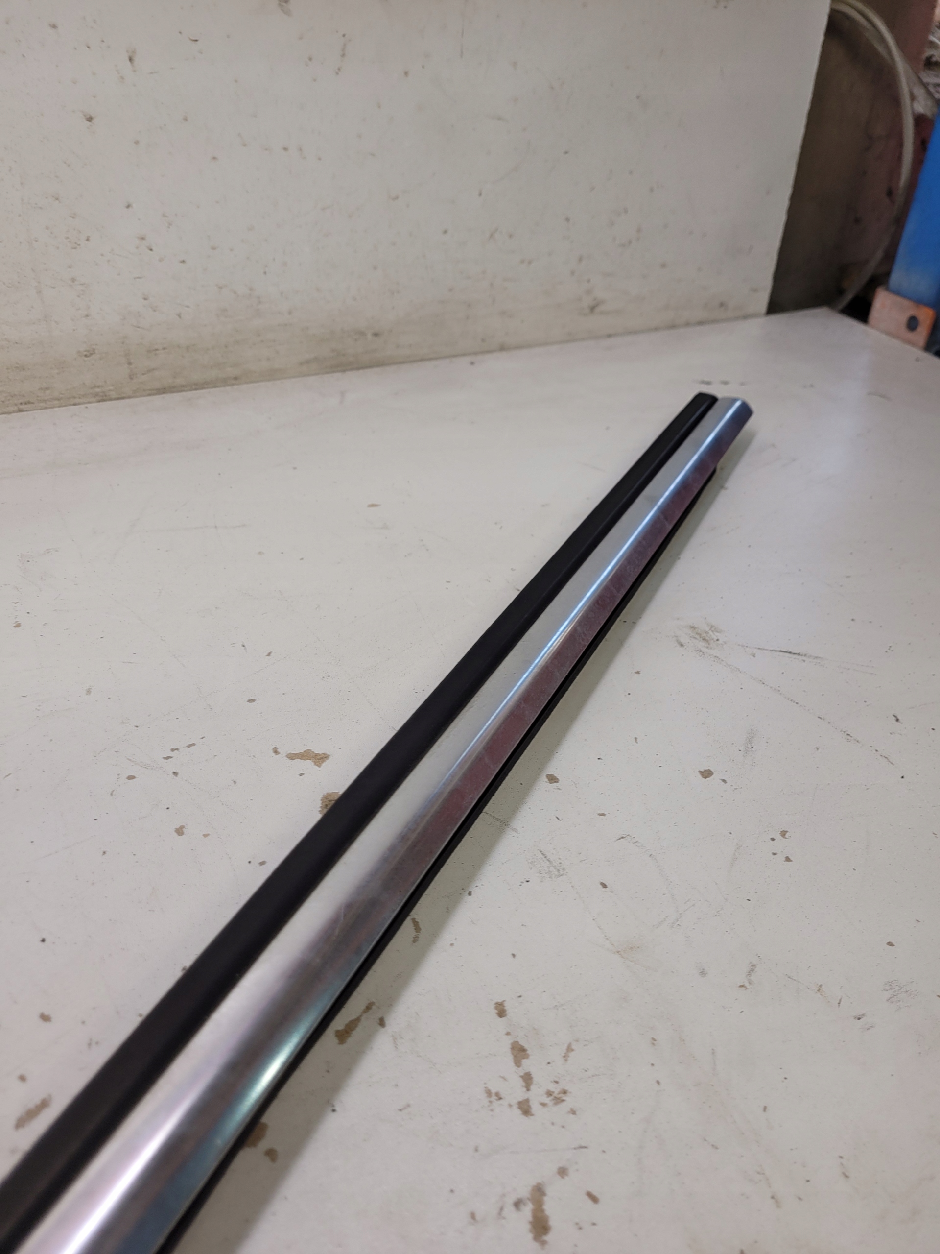 moulding CHROM door left front AUDI A4 B6 B7 CABRIO 8H0837477