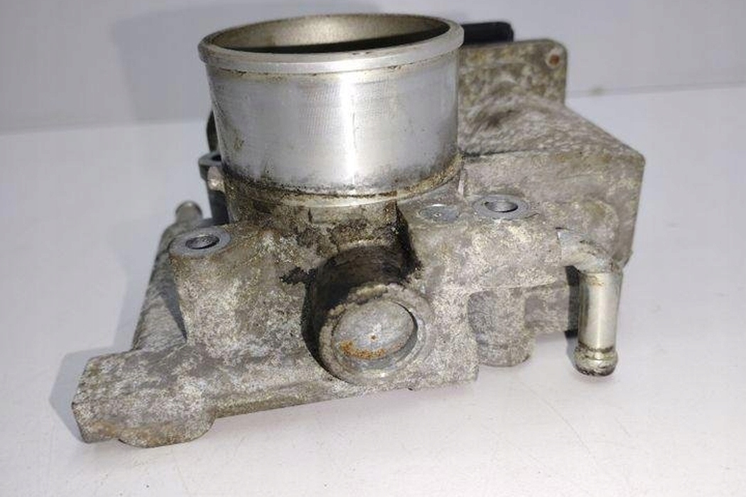 mazda oe R2AA136B0 ДРОССЕЛЬНАЯ ЗАСЛОНКА
