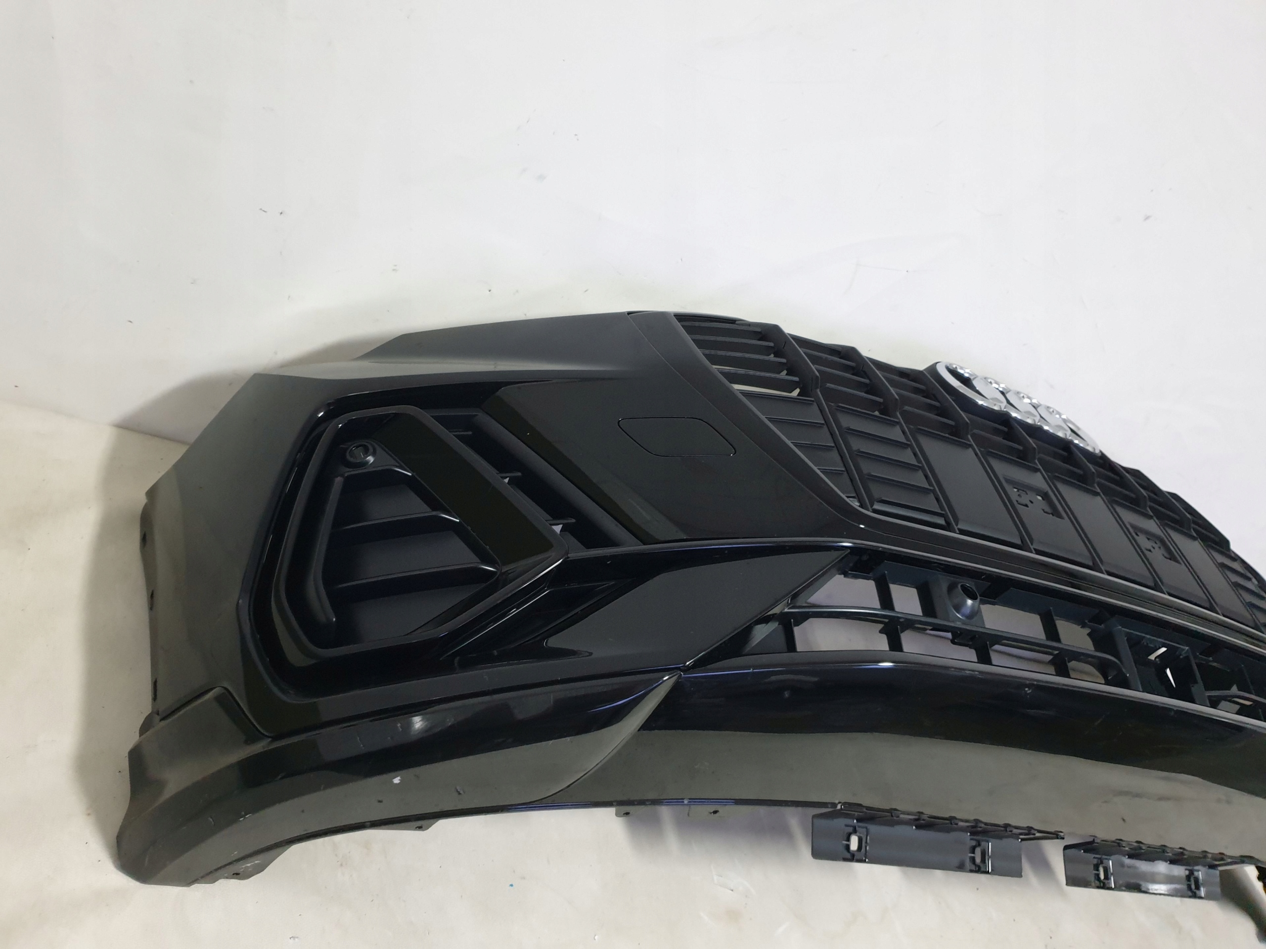 AUDI Q3 II 83A S-LINE 19-25 bumper front 4 x PDC 83A807438D 83A807437D