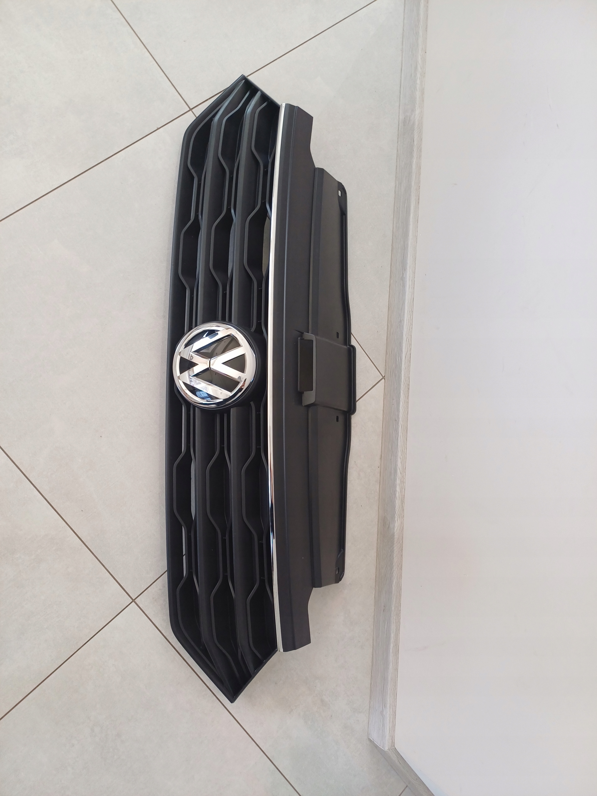 Grill VW T- ROC 2GA853651E 17R